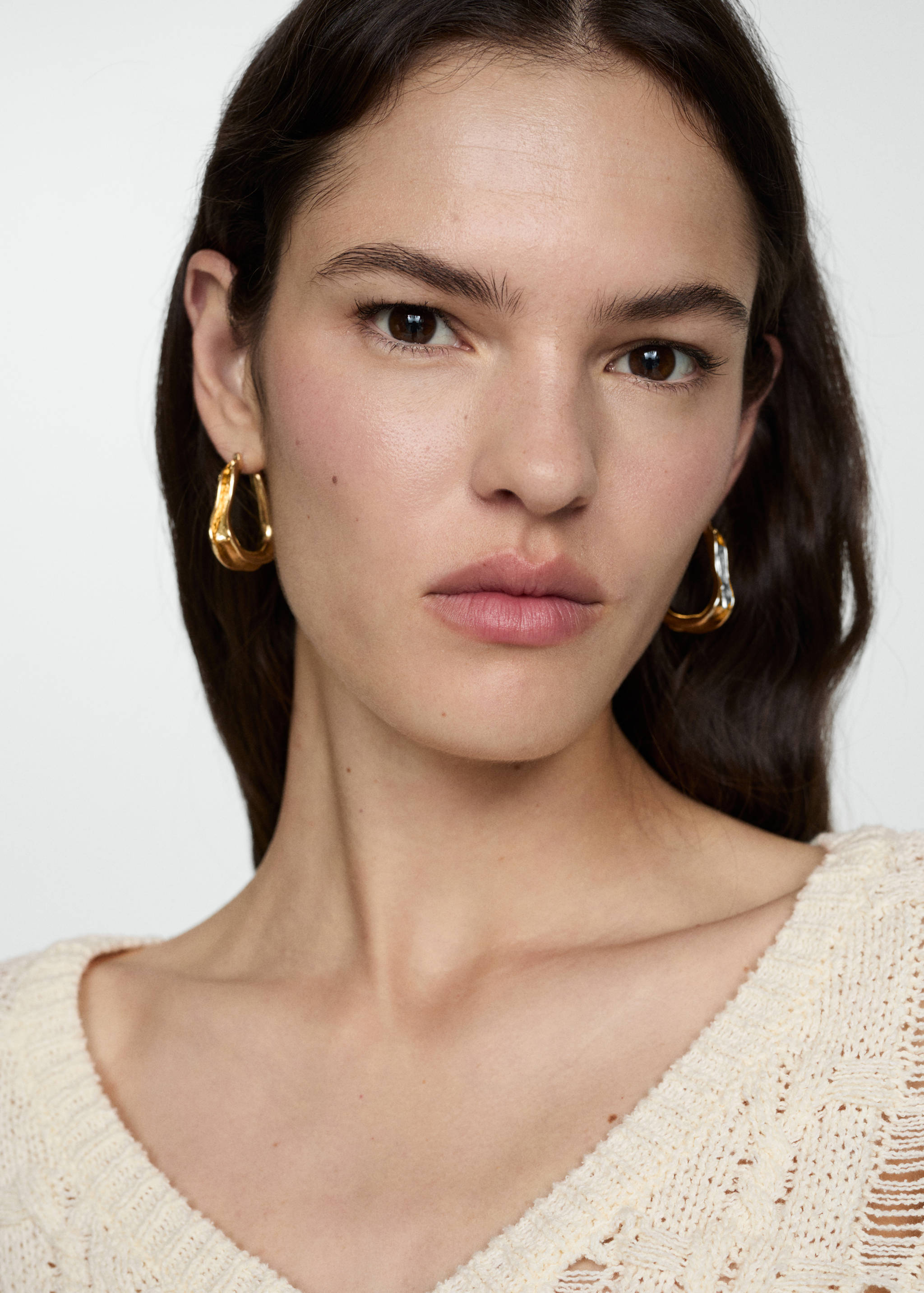 Open-knit V-neck sweater - Details of the article 1