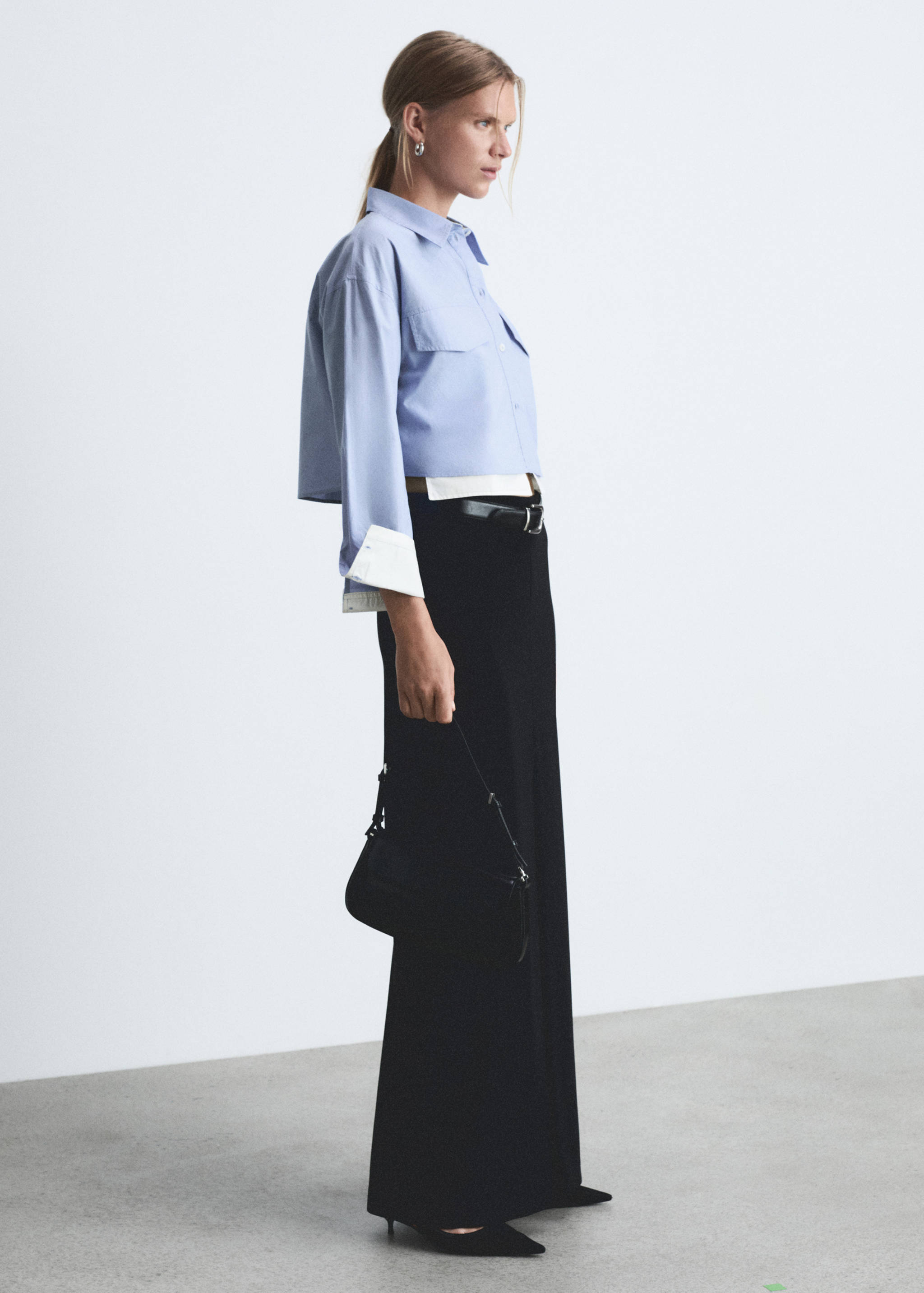 Camisa crop combinada - Plano general