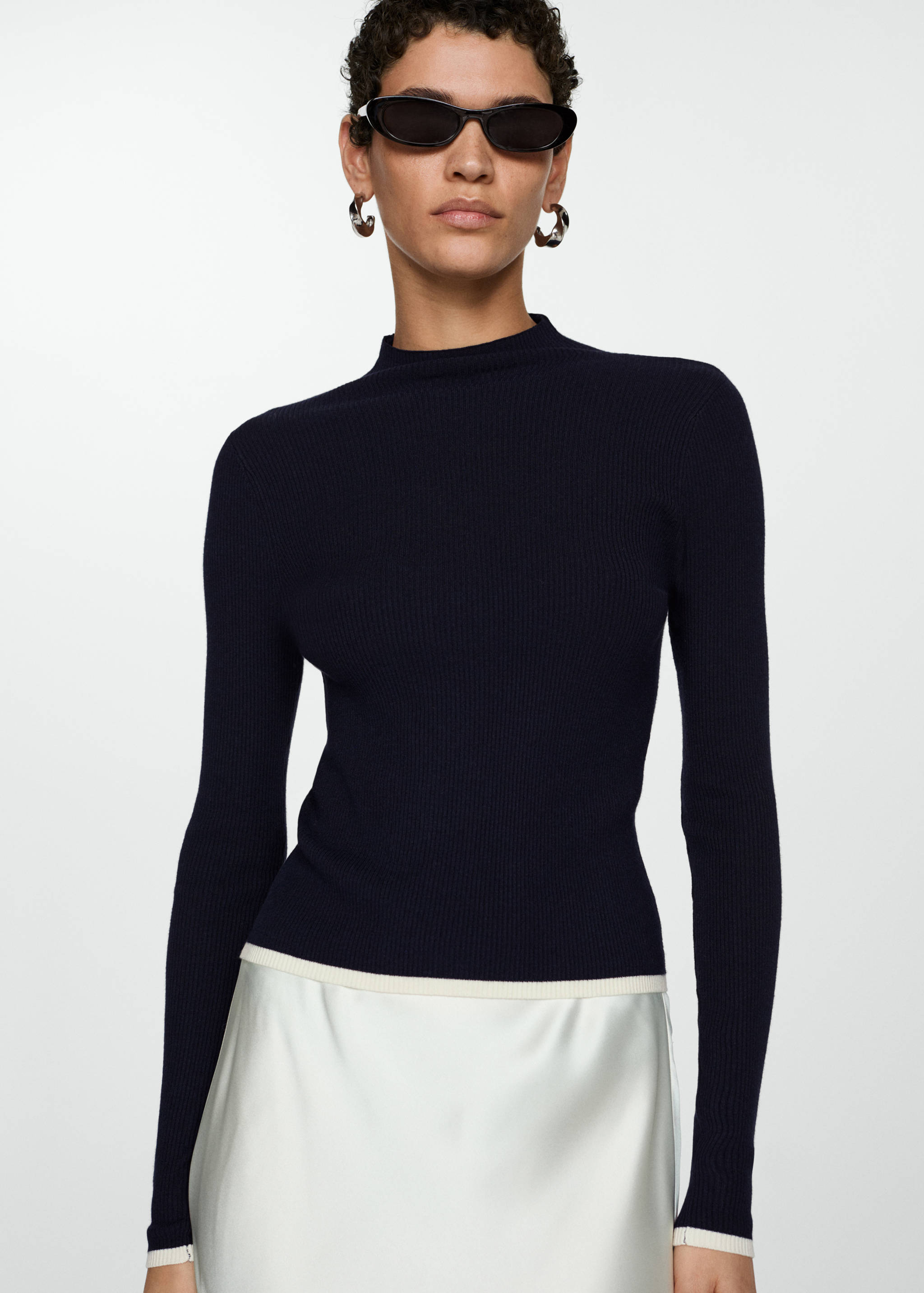 Gerippter Pullover mit halbhohem Kragen - Mittlere Ansicht