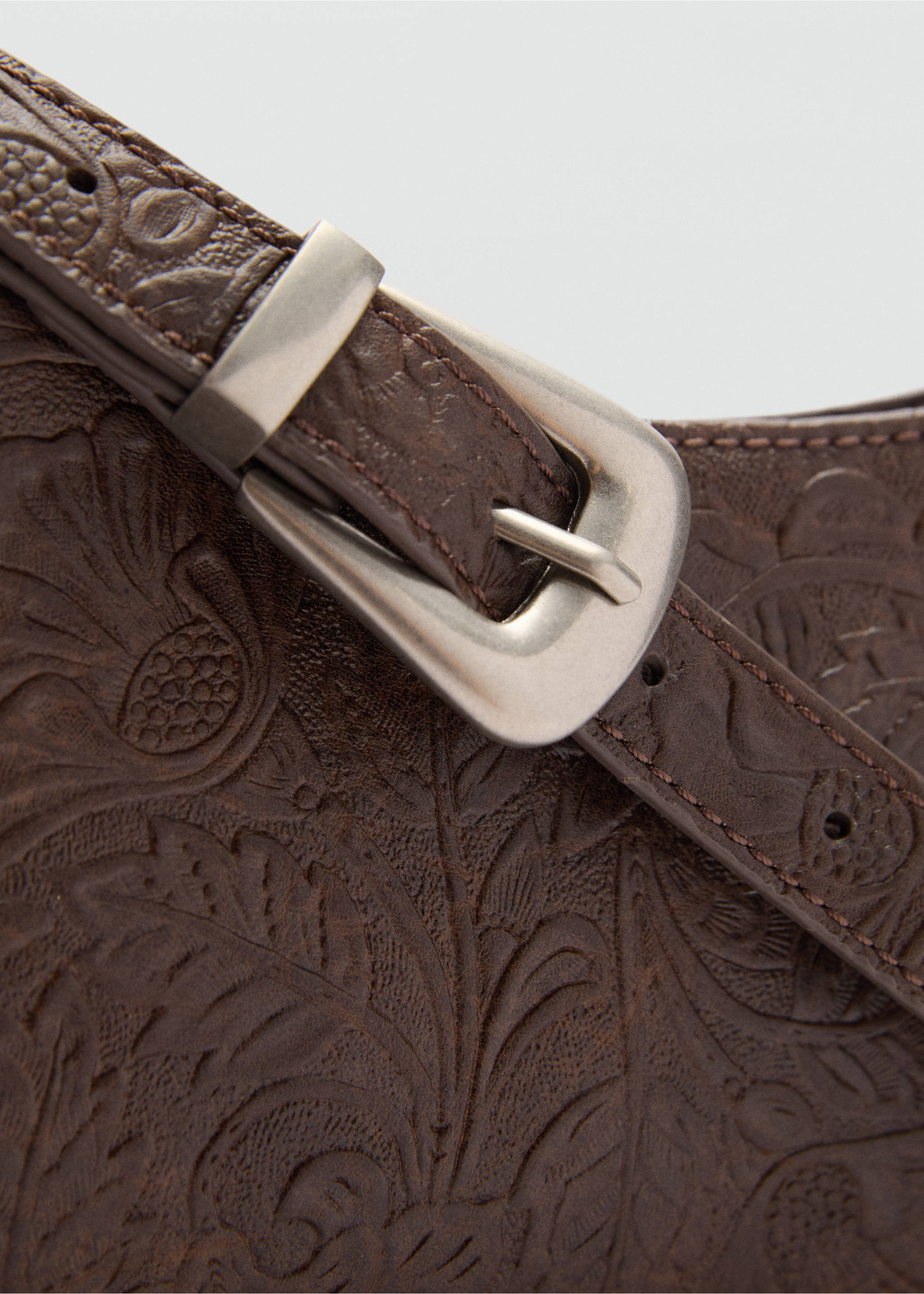 Textúrás válltáska - A termék adatai 1, Barna. Ref: 77005665-00.