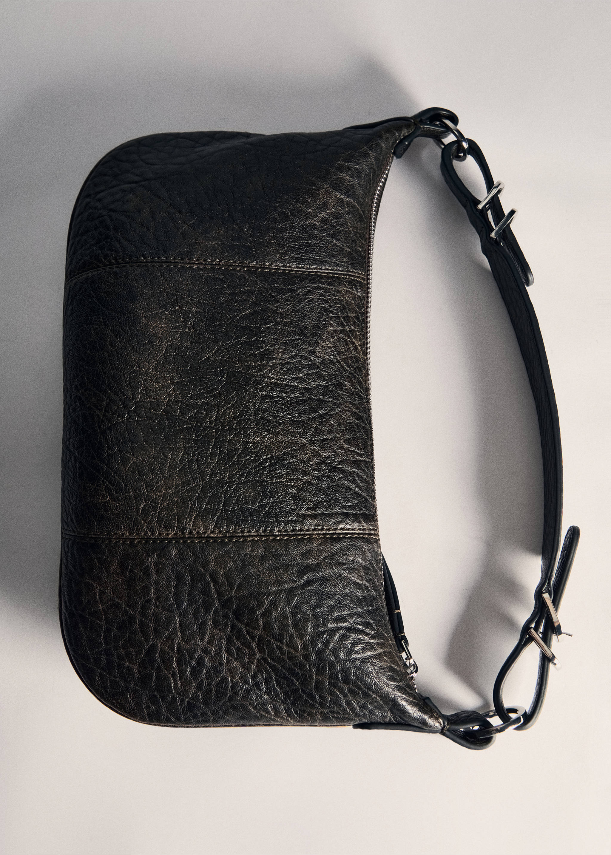 Short-handle shoulder bag - Details of the article 5, Brown. Ref: 77005666-00.