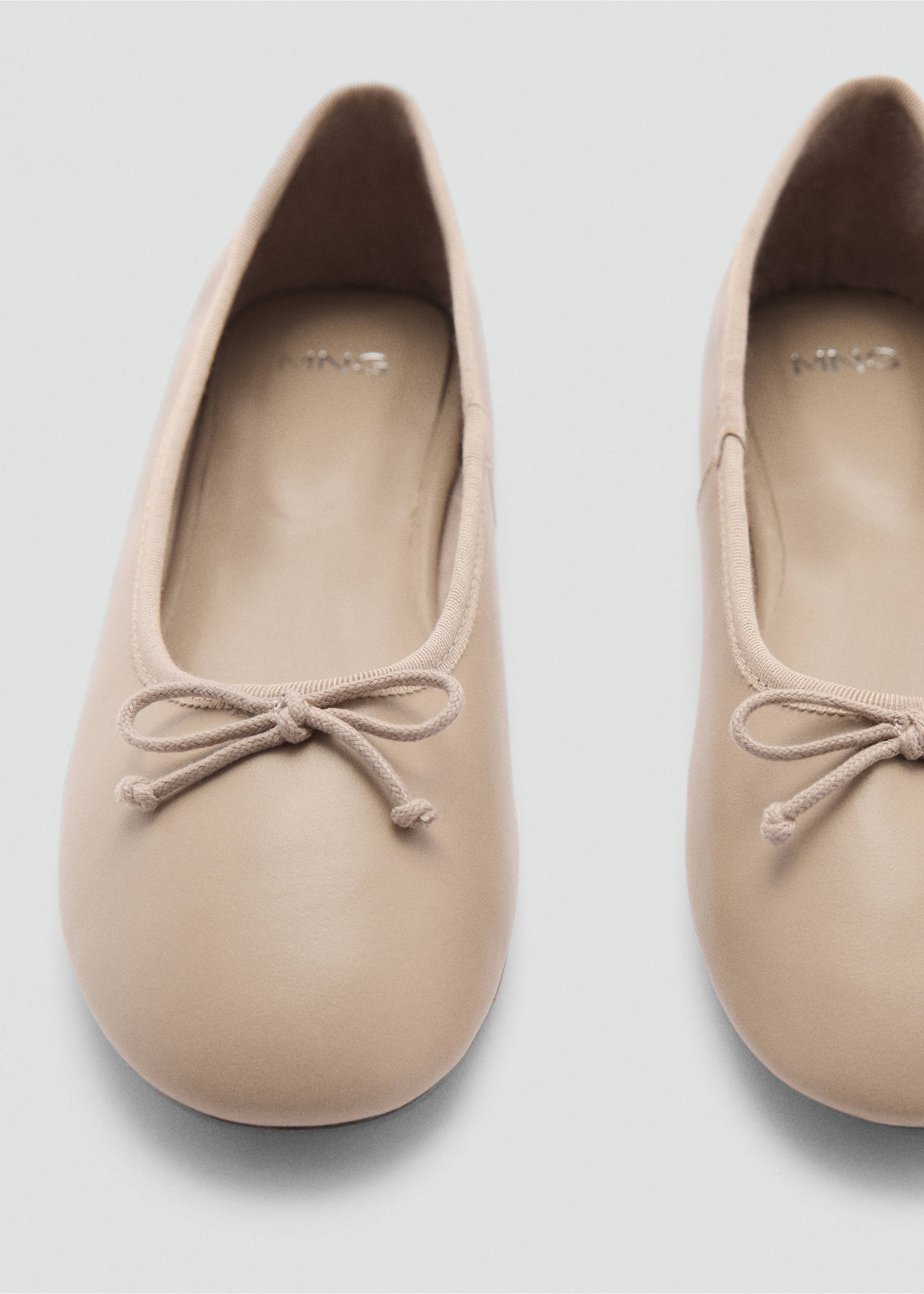 Leather ballet flats with bow - Details of the article 2, Light/Pastel Brown. Ref: 77005667-00.
