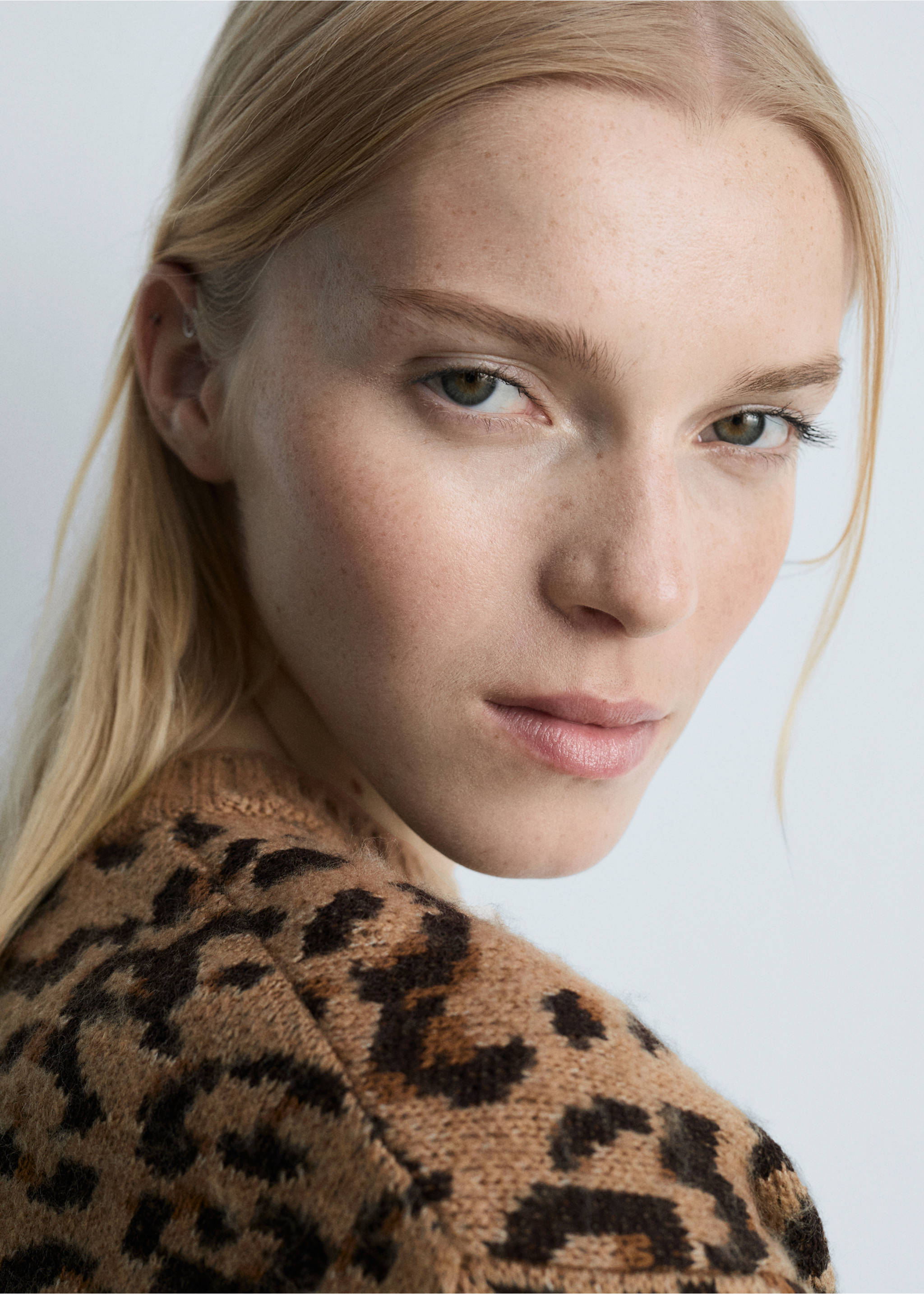 Leopard-print sweater with contrasting trims - Details of the article 1, Brown. Ref: 77005668-00.