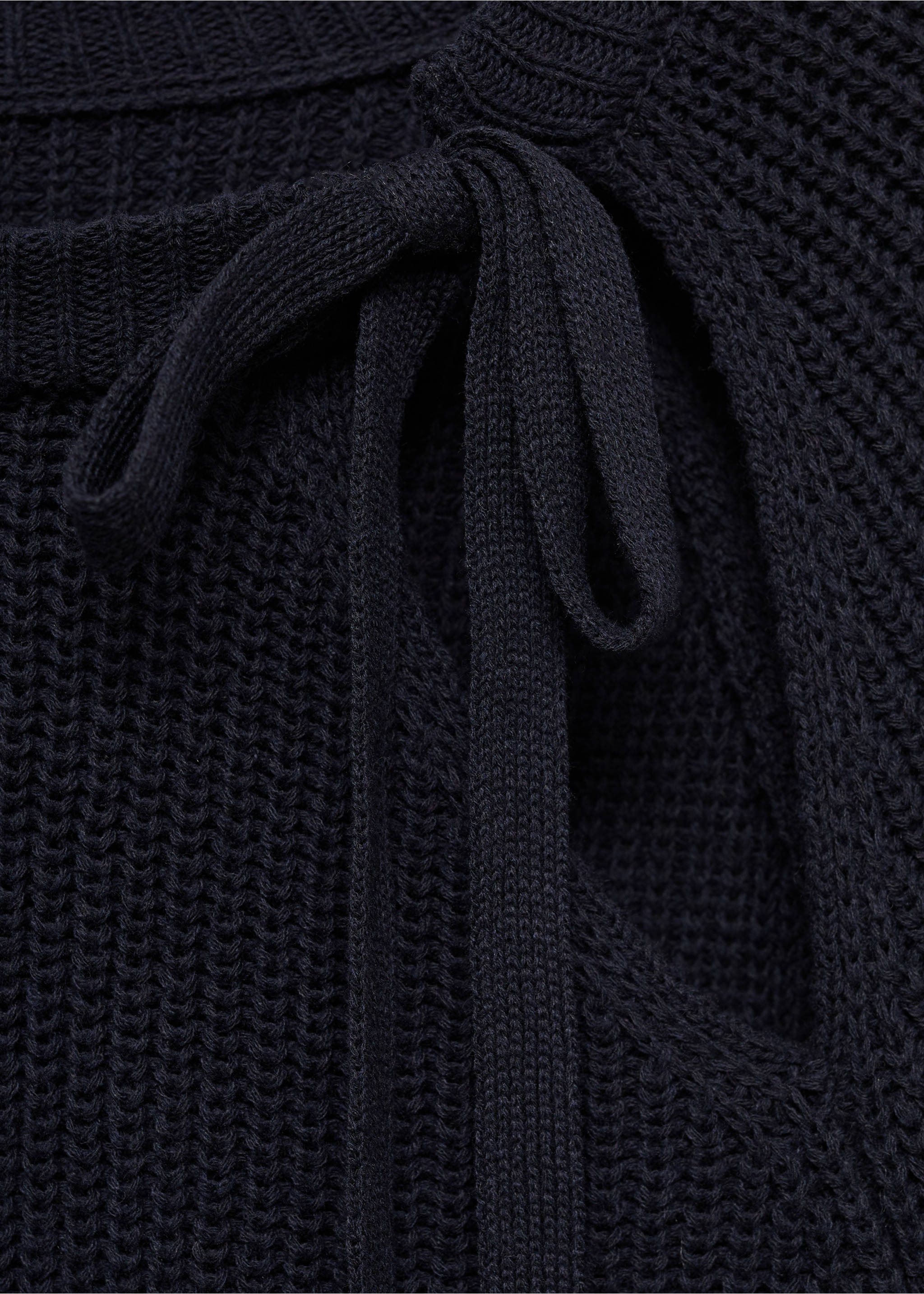 Cut-out knitted sweater - Details of the article 8, Dark Navy. Ref: 77005670-00.