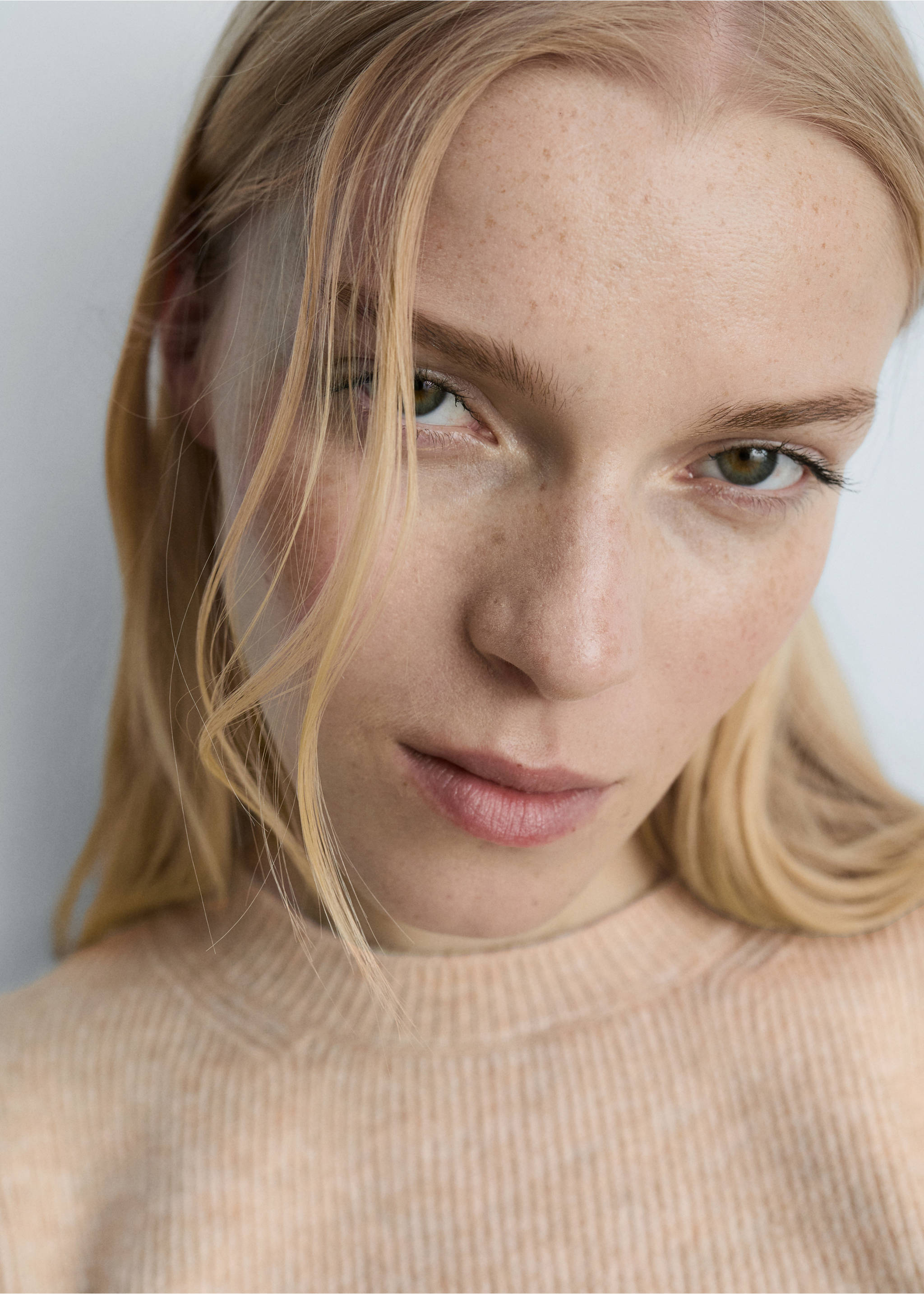 Short sleeve sweater - Details of the article 1, Ecru. Ref: 77005677-00.