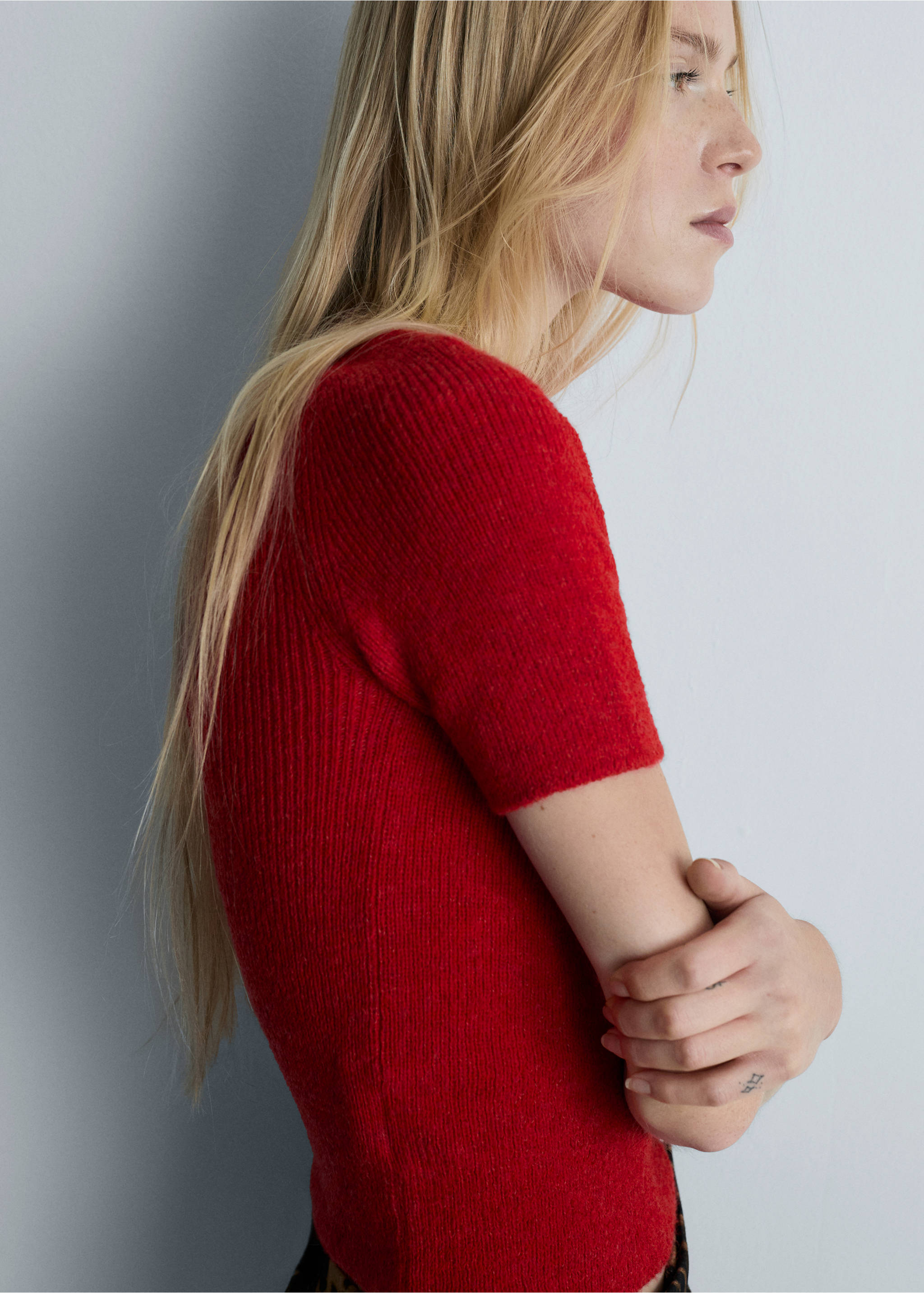 Kurzärmeliger Pullover - Detail des Artikels 1, Rot. Ref: 77005677-00.