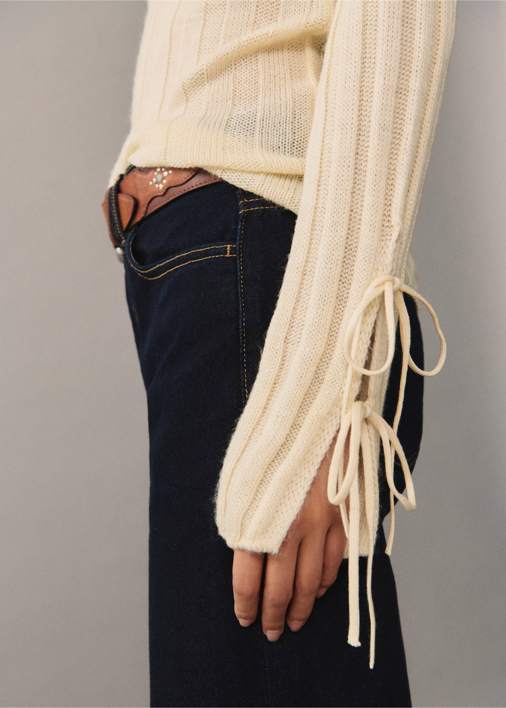 Bows ribbed sweater - Details of the article 6, Ecru. Ref: 77005678-00.