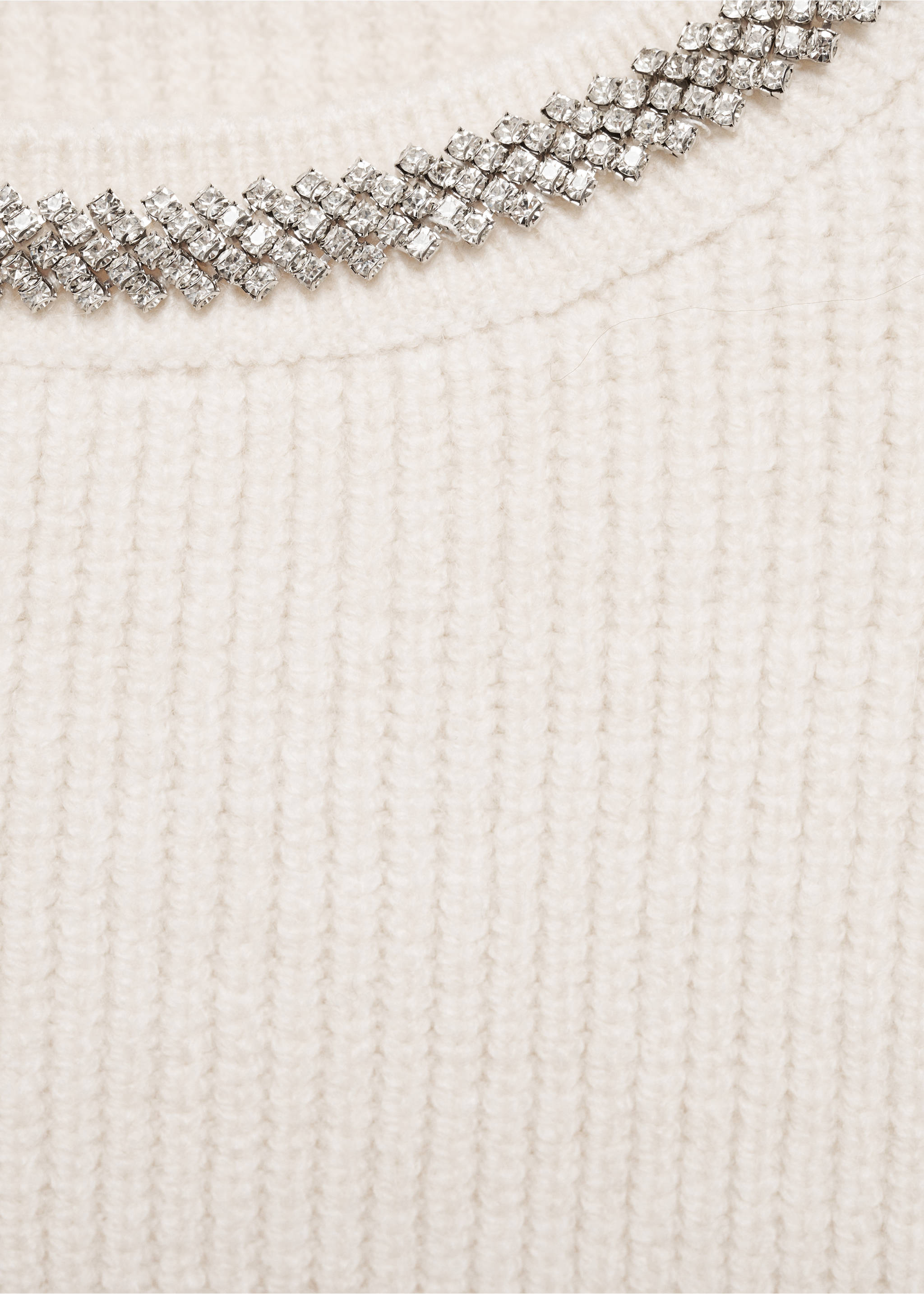 Jersey cuello strass - Detalle del artículo 8, Crudo. Ref: 77005679-00.