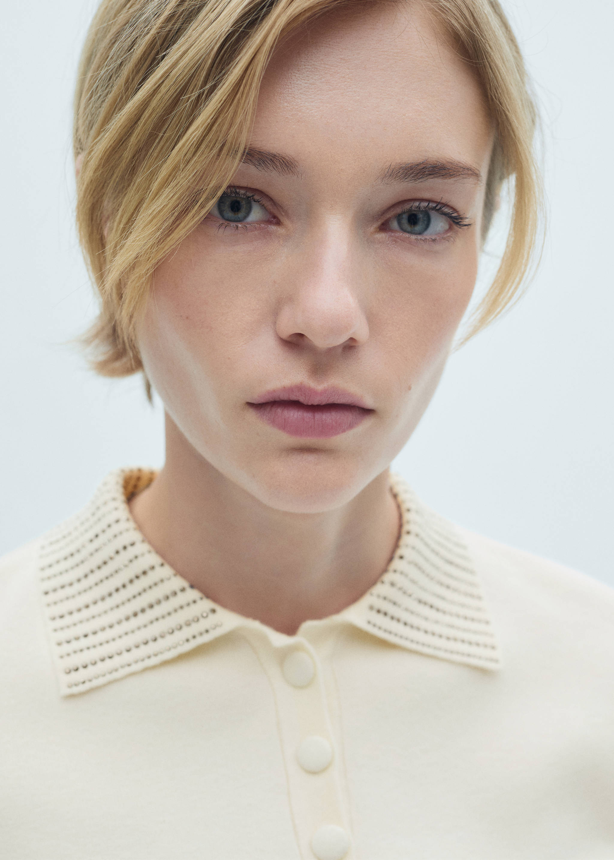 Knitted polo shirt with rhinestone collar - Details of the article 1