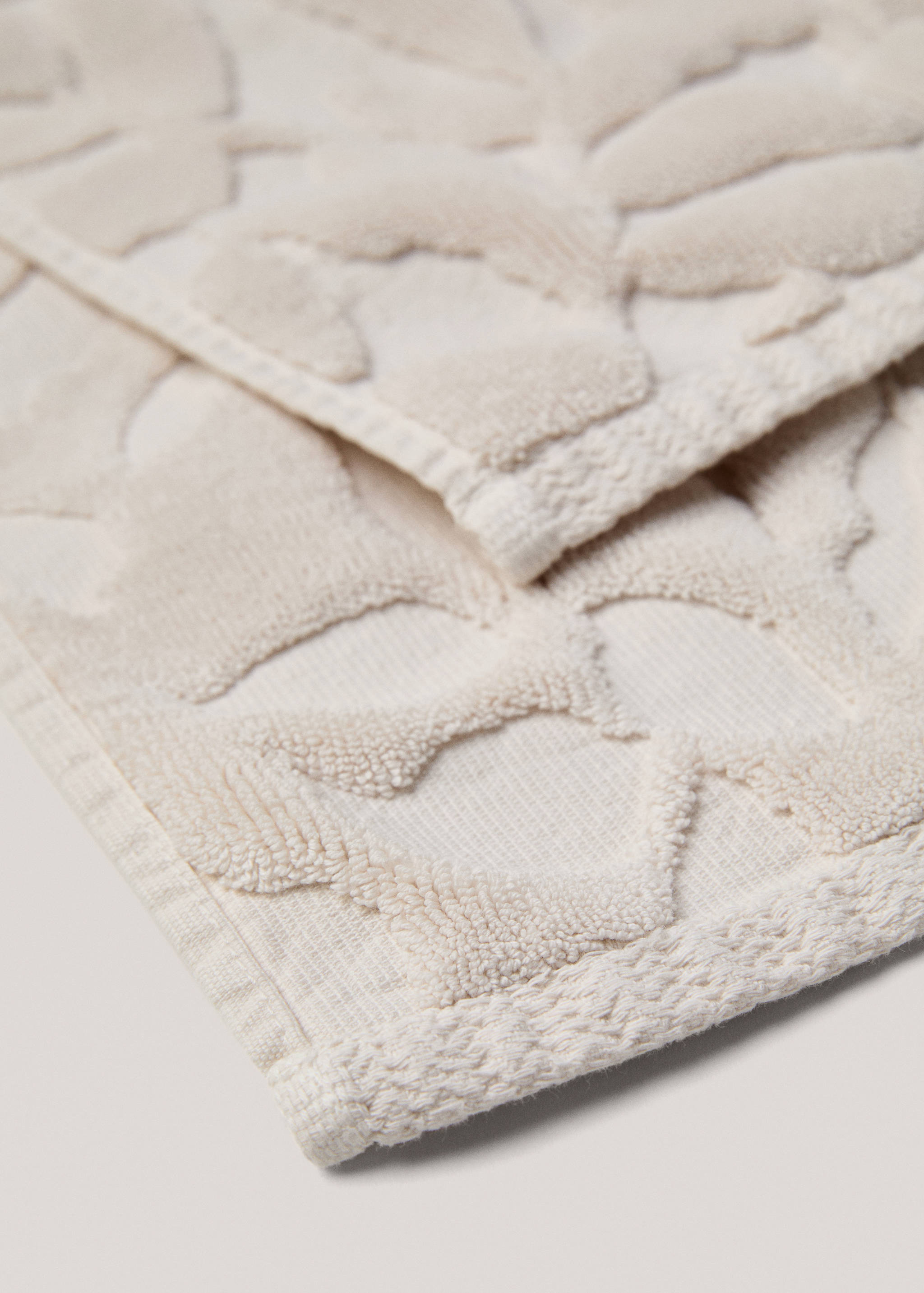 Jacquard flower bath towel 90x150cm - Details of the article 2
