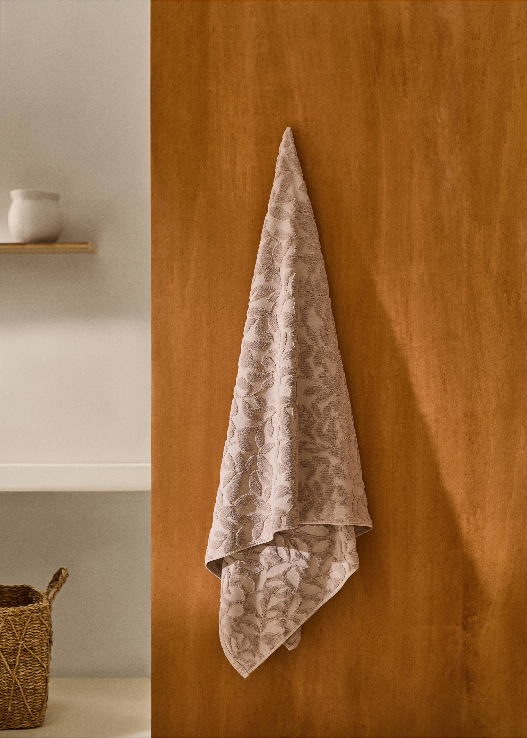 Jacquard flower bath towel 90x150cm - General plane, Brown. Ref: 77005681-00.