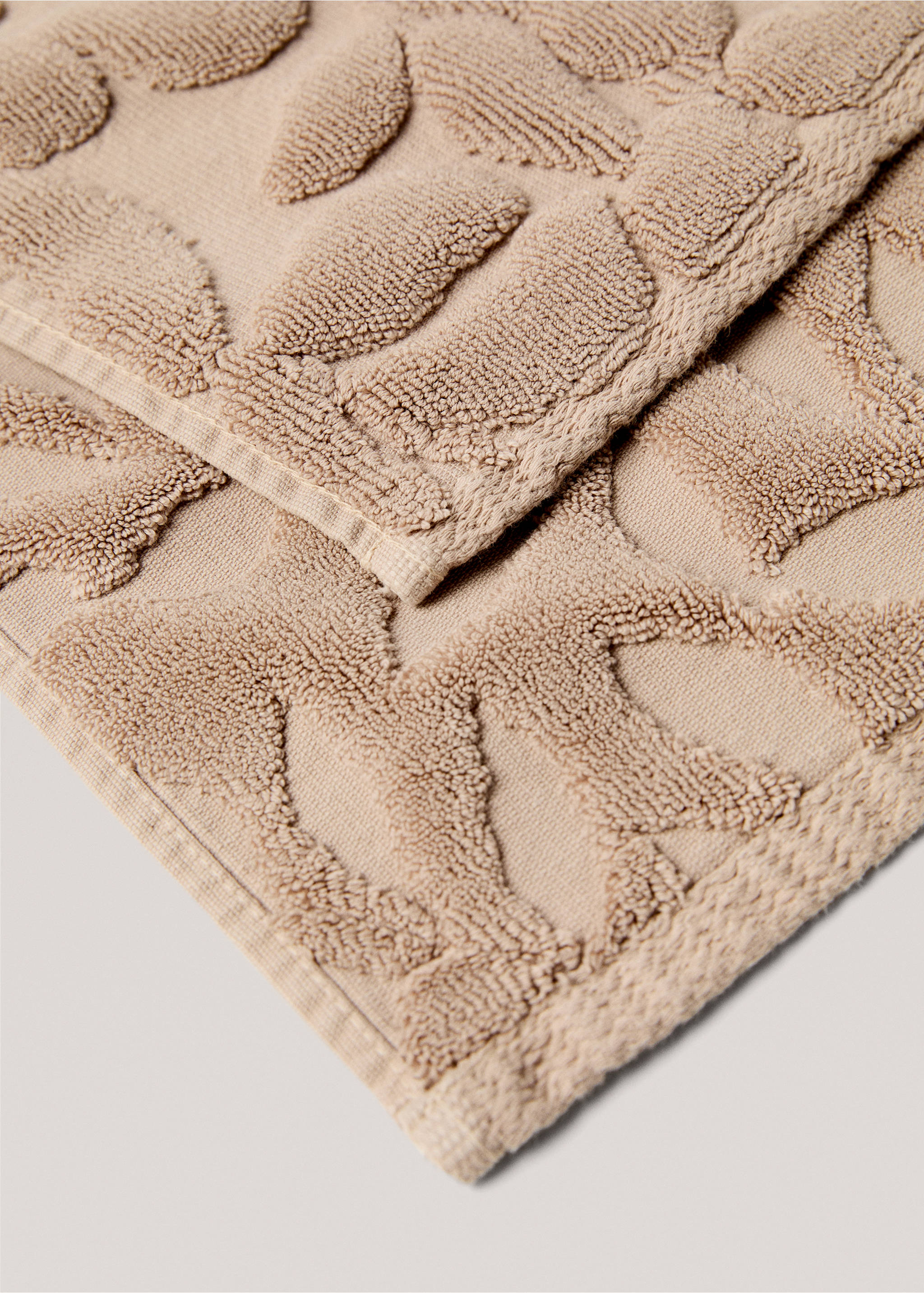 Jacquard flower bath towel 90x150cm - Details of the article 2, Brown. Ref: 77005681-00.