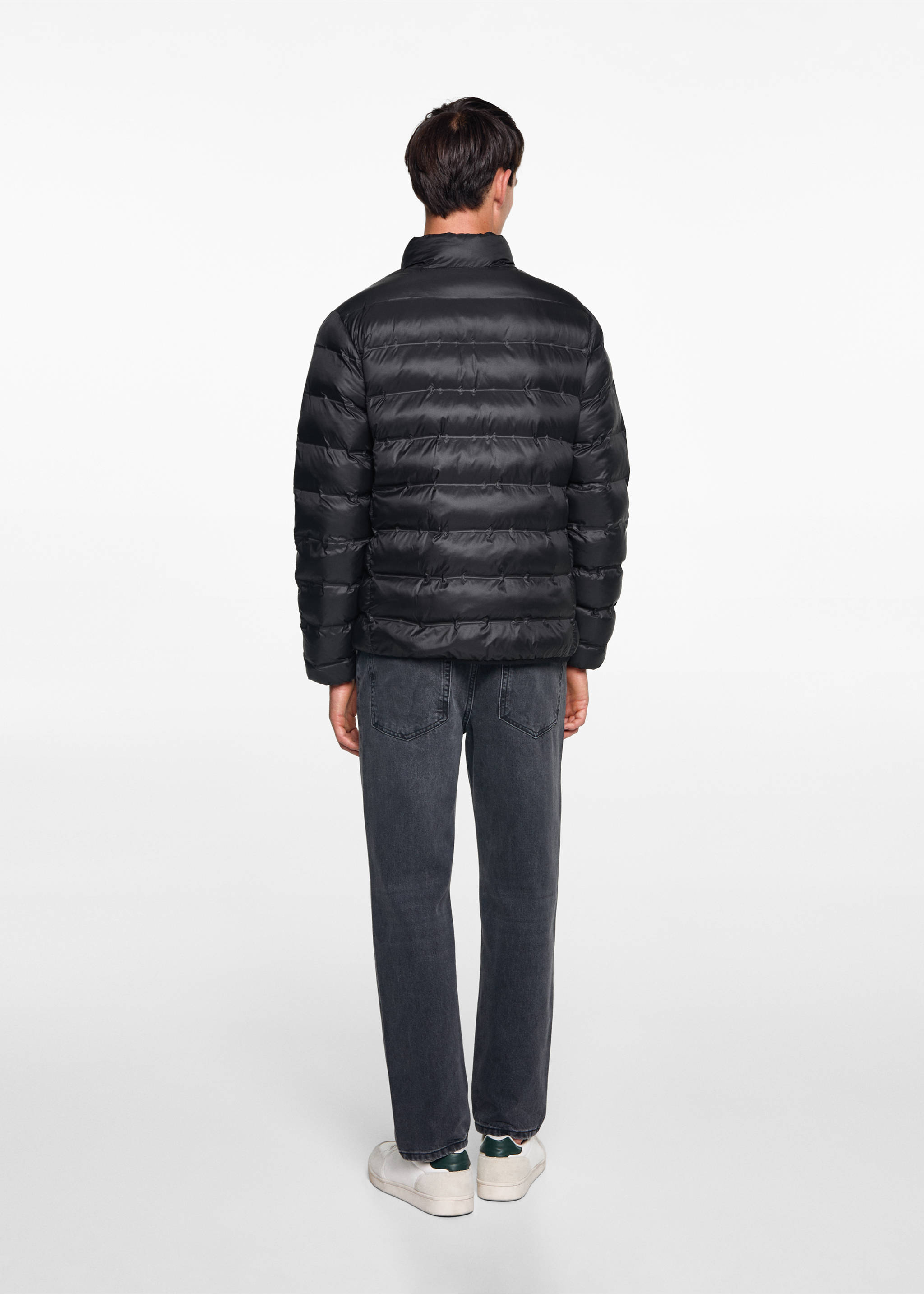 Steppanorak mit Zip - Rückseite des Artikels, Schwarz. Ref: 77005972-00.