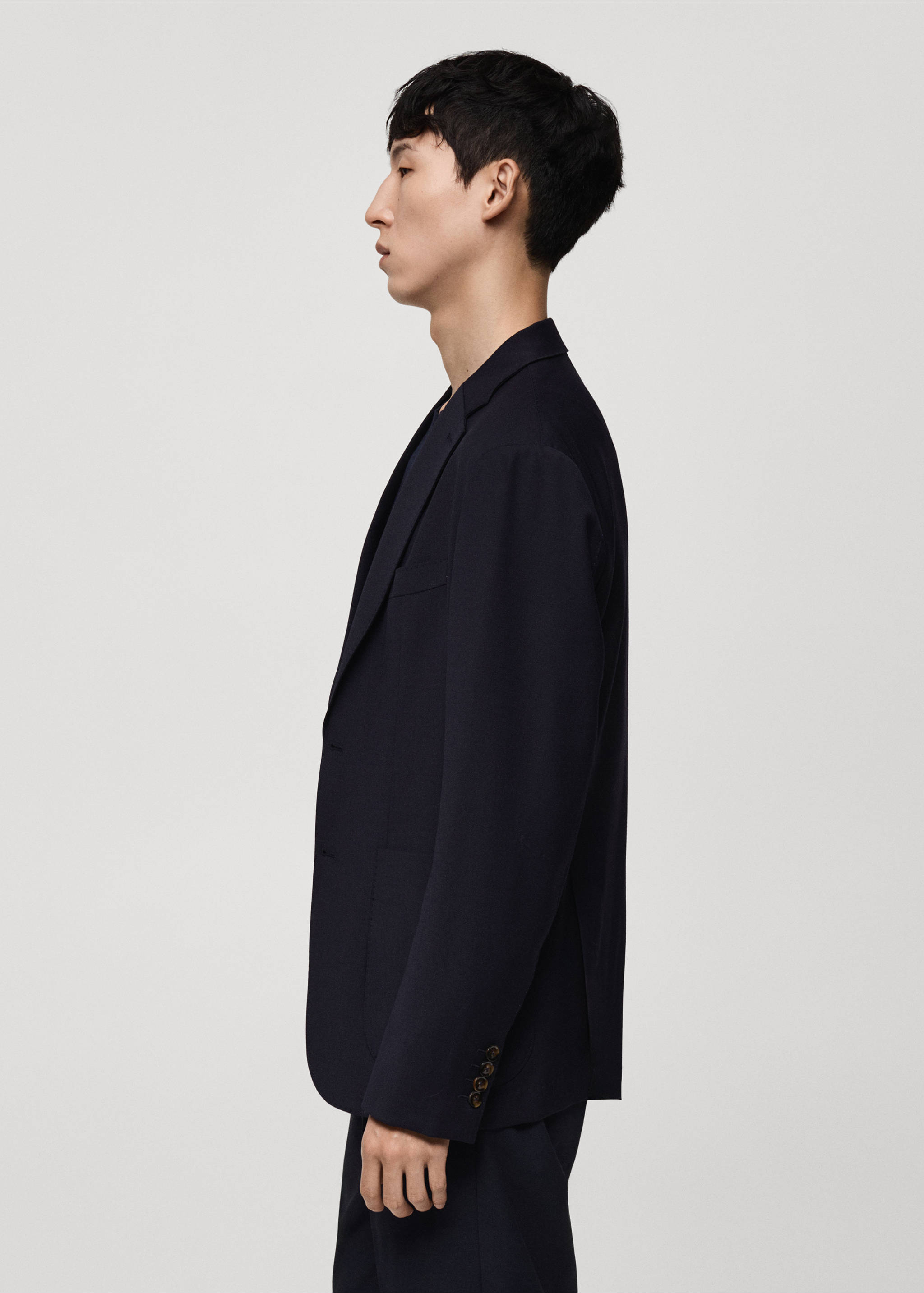 Blazer de lã slim fit com bolsos - Pormenor do artigo 1, Azul-marinho escuro. Ref: 77005975-00.