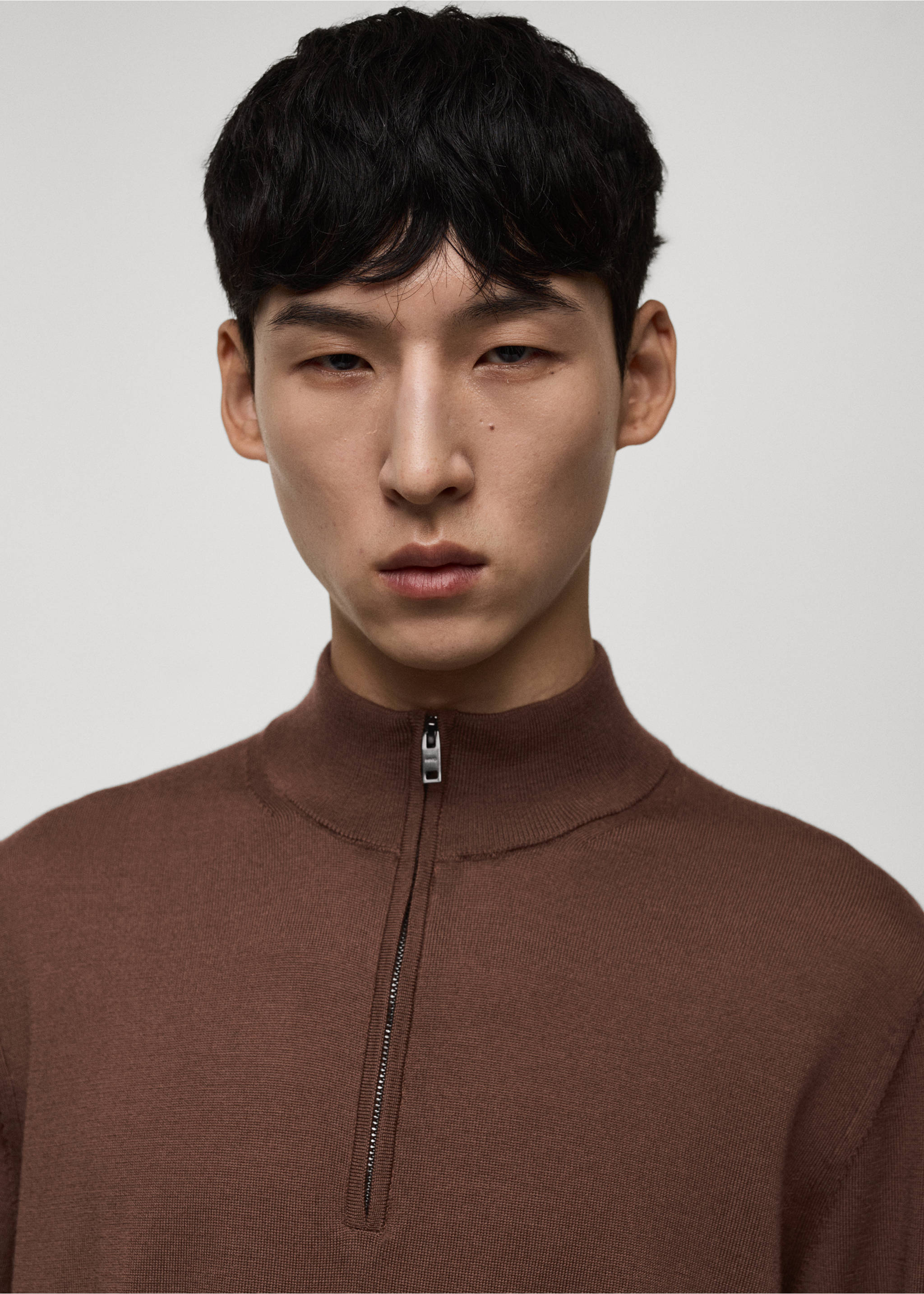 100% merino wool sweater with zip-neck - Details of the article 1, Medium Brown. Ref: 77005979-00.