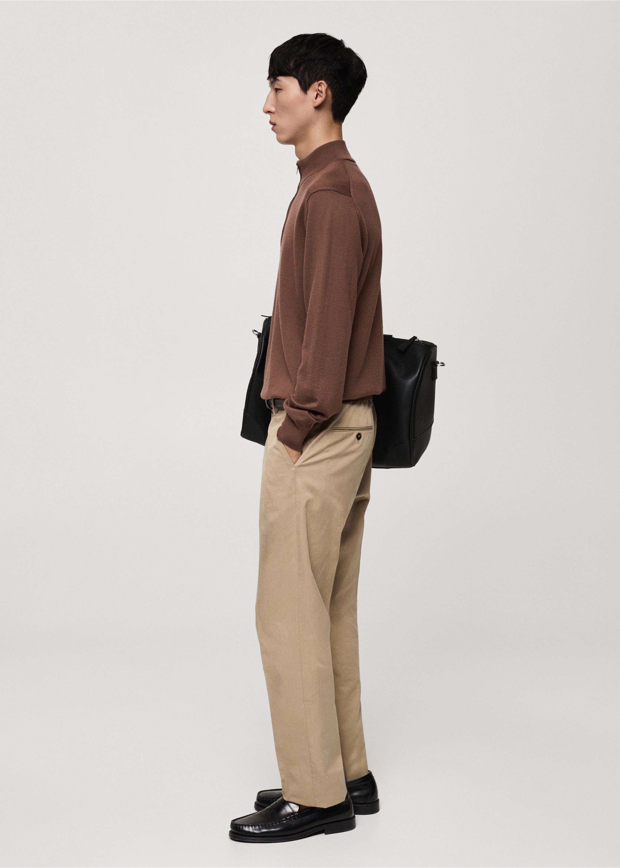 100% merino wool sweater with zip-neck - Details of the article 6, Medium Brown. Ref: 77005979-00.