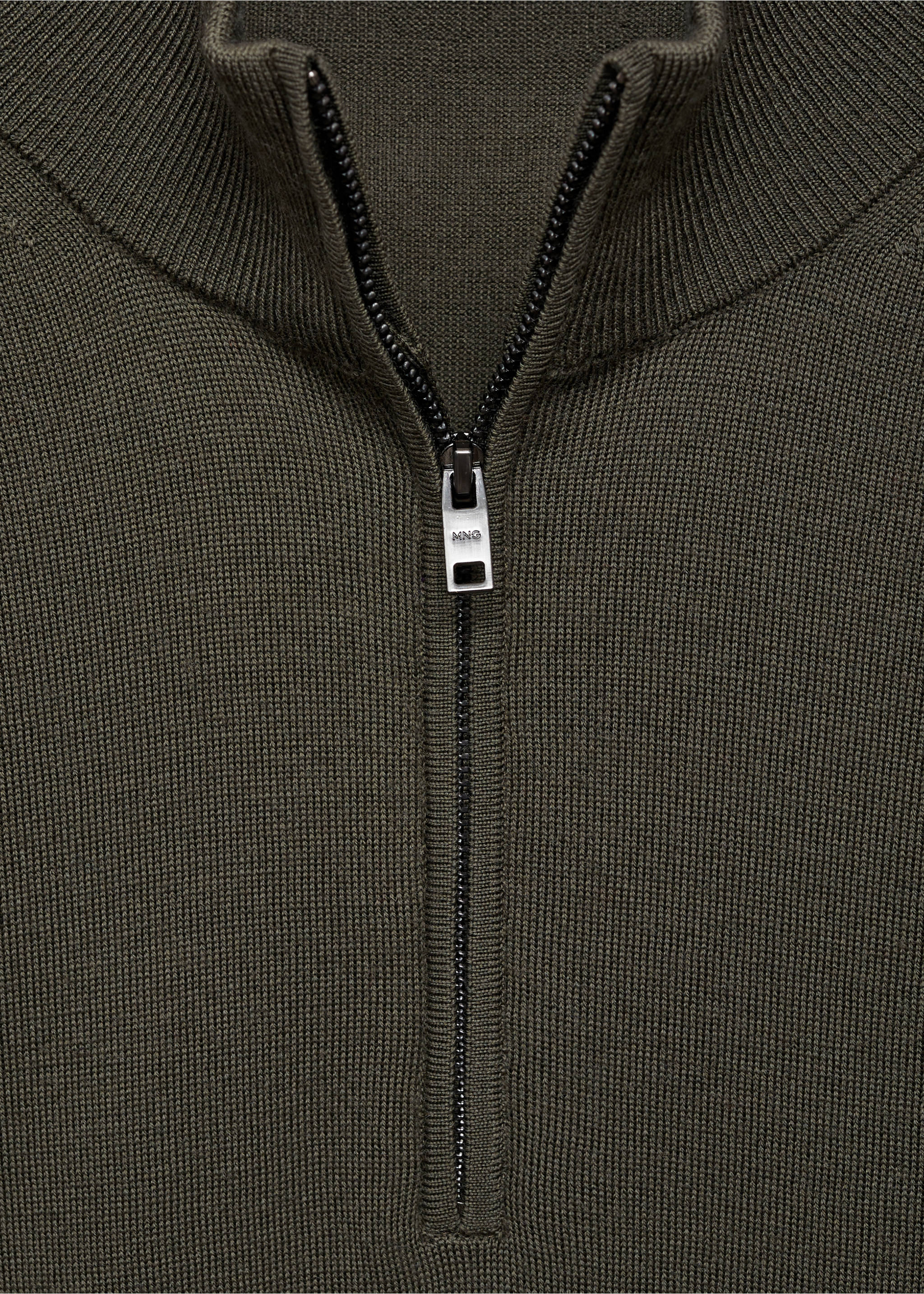100% merino wool sweater with zip-neck - Details of the article 8, Forest Green. Ref: 77005979-00.