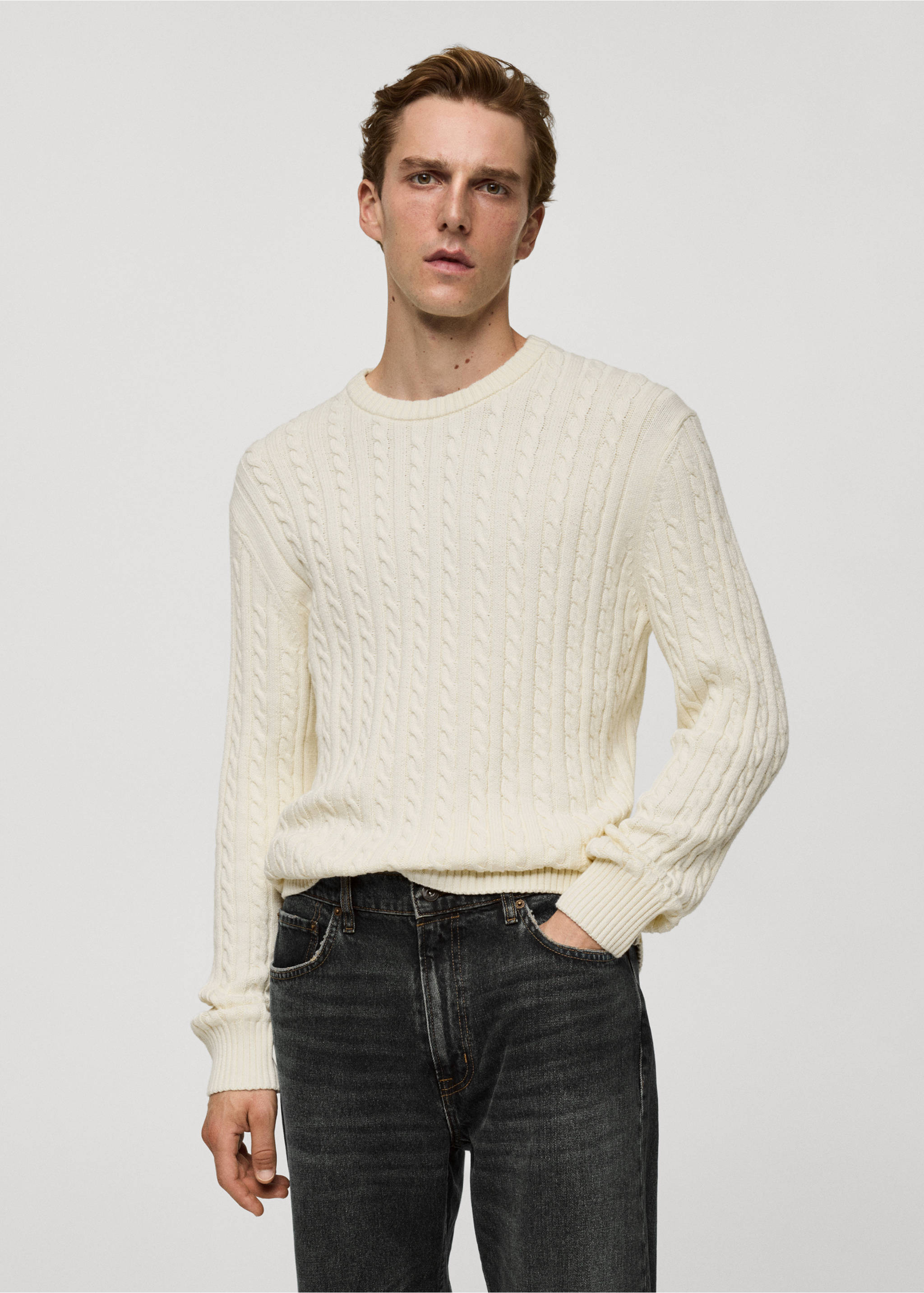 Pullover mit Zopfmuster aus Baumwollgemisch - Mittlere Ansicht, Cremeweiß. Ref: 77005980-00.