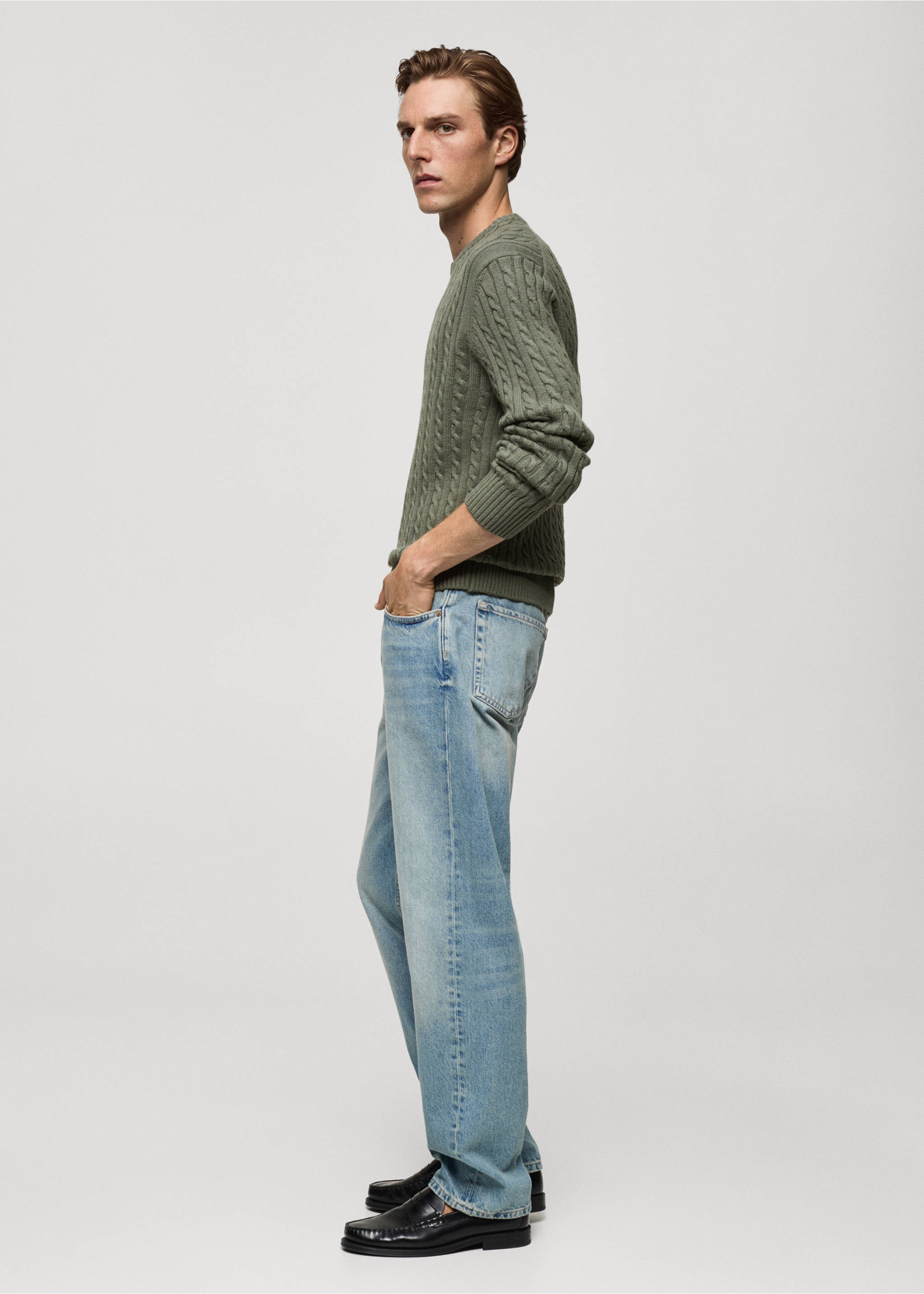 Pullover mit Zopfmuster aus Baumwollgemisch - Detail des Artikels 2, Waldgrün. Ref: 77005980-00.