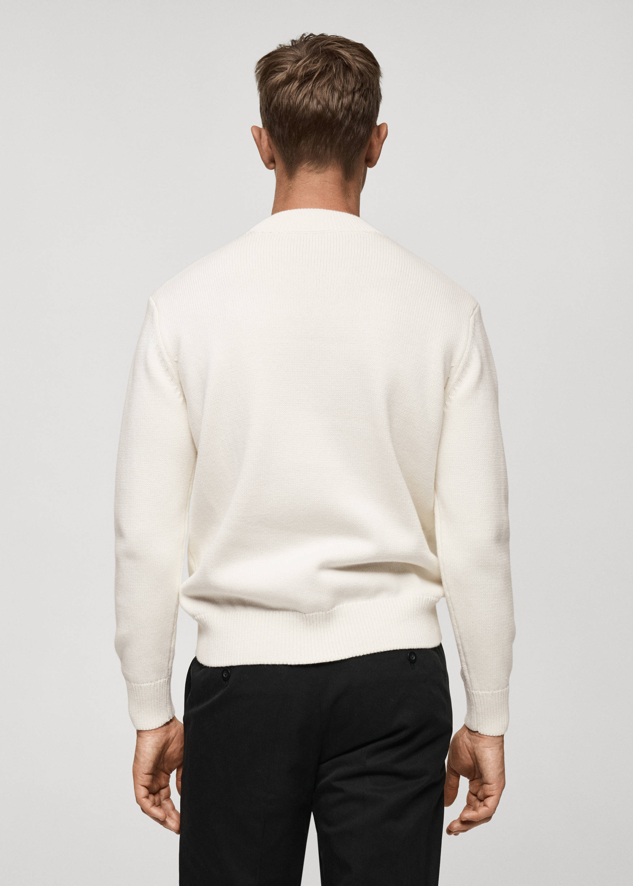 Baumwollpullover aus mittelfeinem Strick - Rückseite des Artikels