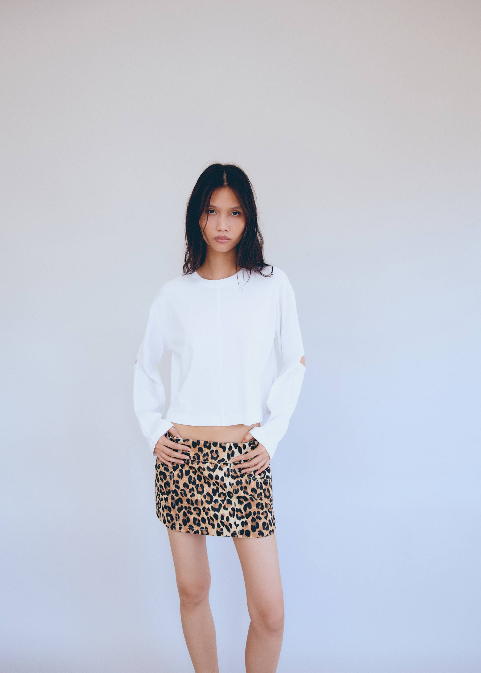 Camiseta manga larga aberturas - Plano medio