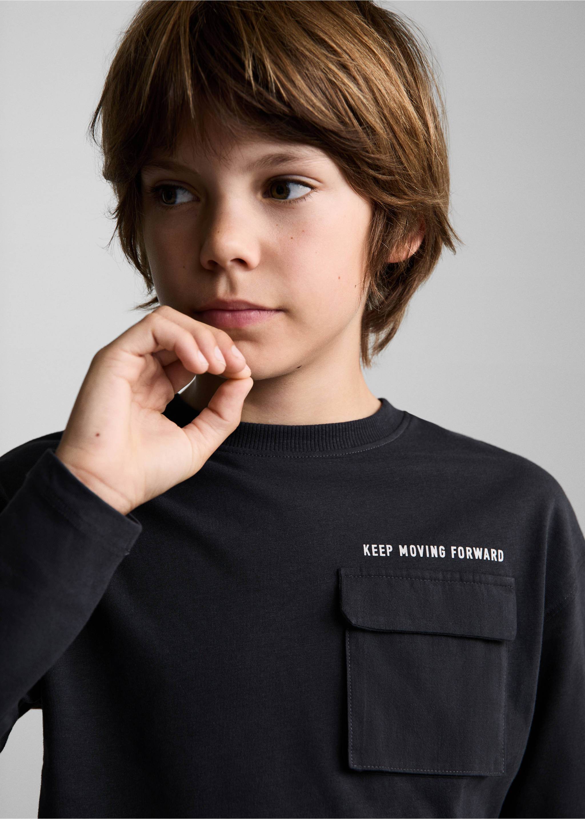 Long-sleeved t-shirt with pockets - Details of the article 1, Black. Ref: 77006725-00.