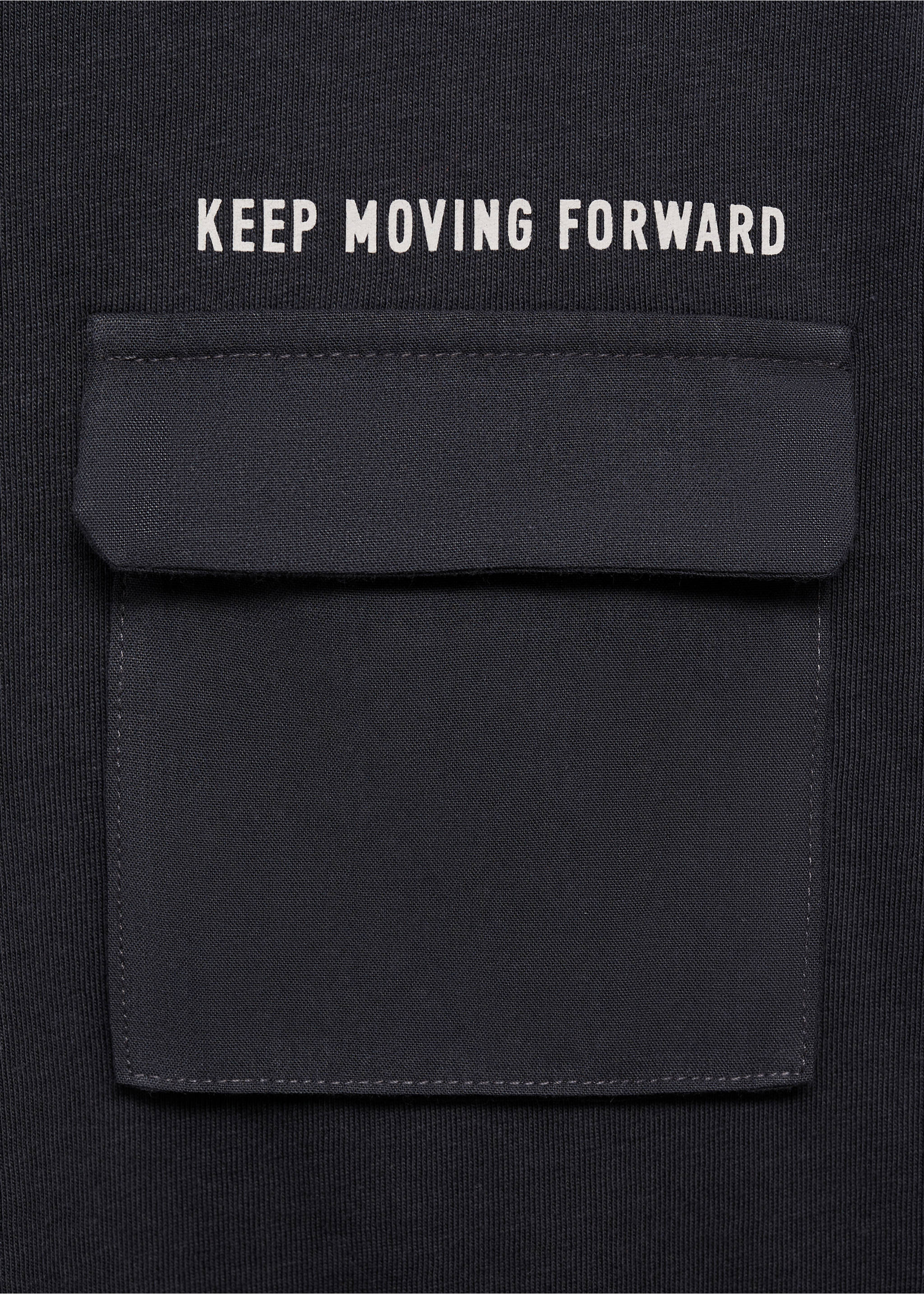 Long-sleeved t-shirt with pockets - Details of the article 8, Black. Ref: 77006725-00.