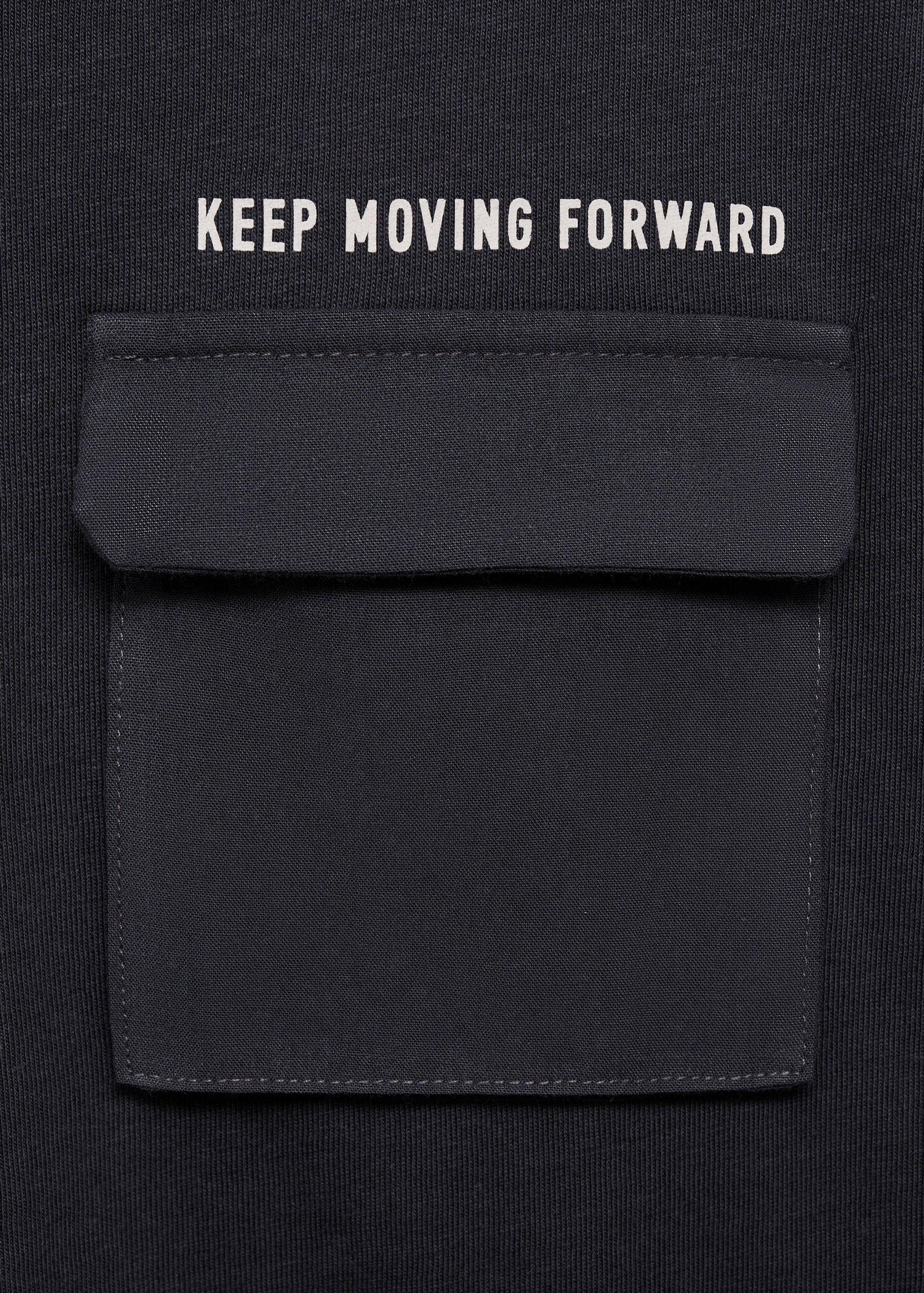 Long-sleeved t-shirt with pockets - Details of the article 8