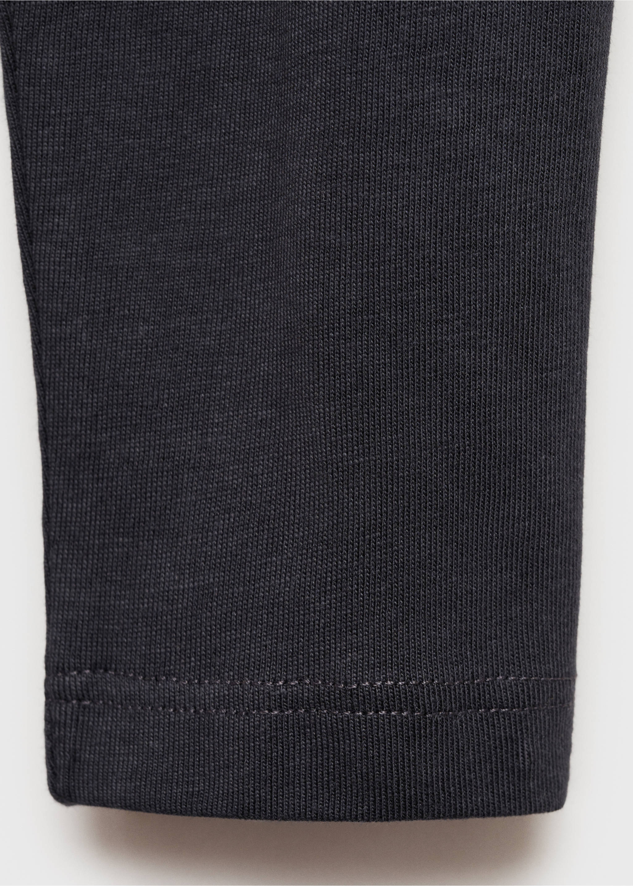 Long-sleeved t-shirt with pockets - Details of the article 0, Black. Ref: 77006725-00.