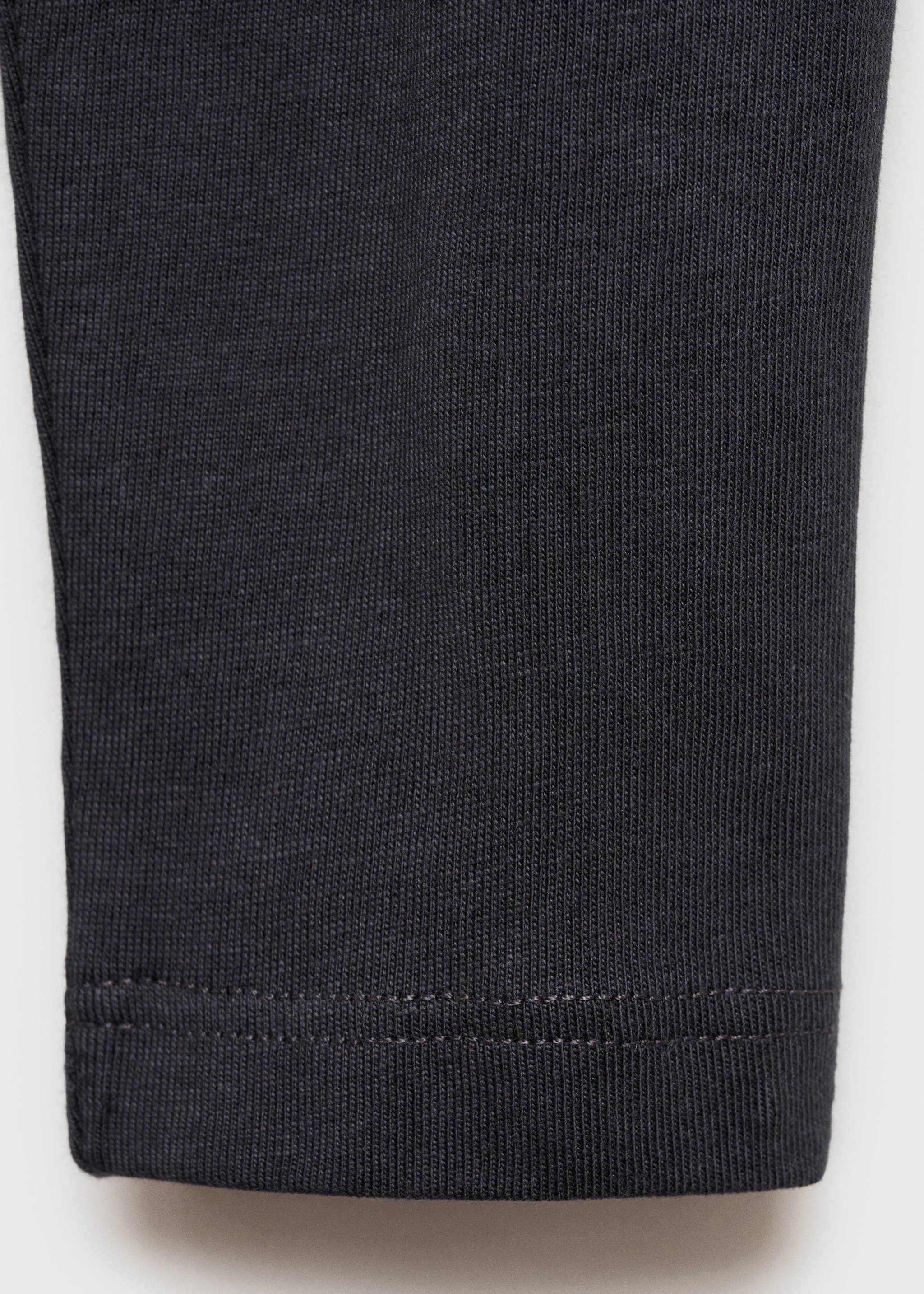 Long-sleeved t-shirt with pockets - Details of the article 0