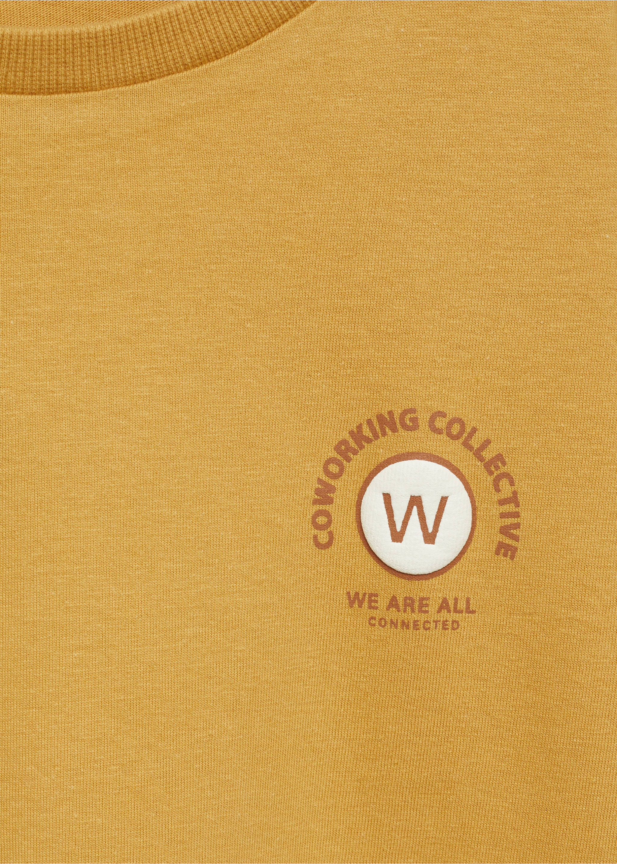 Long-sleeved t-shirt with embossed print - Details of the article 8, Ochre. Ref: 77006728-00.