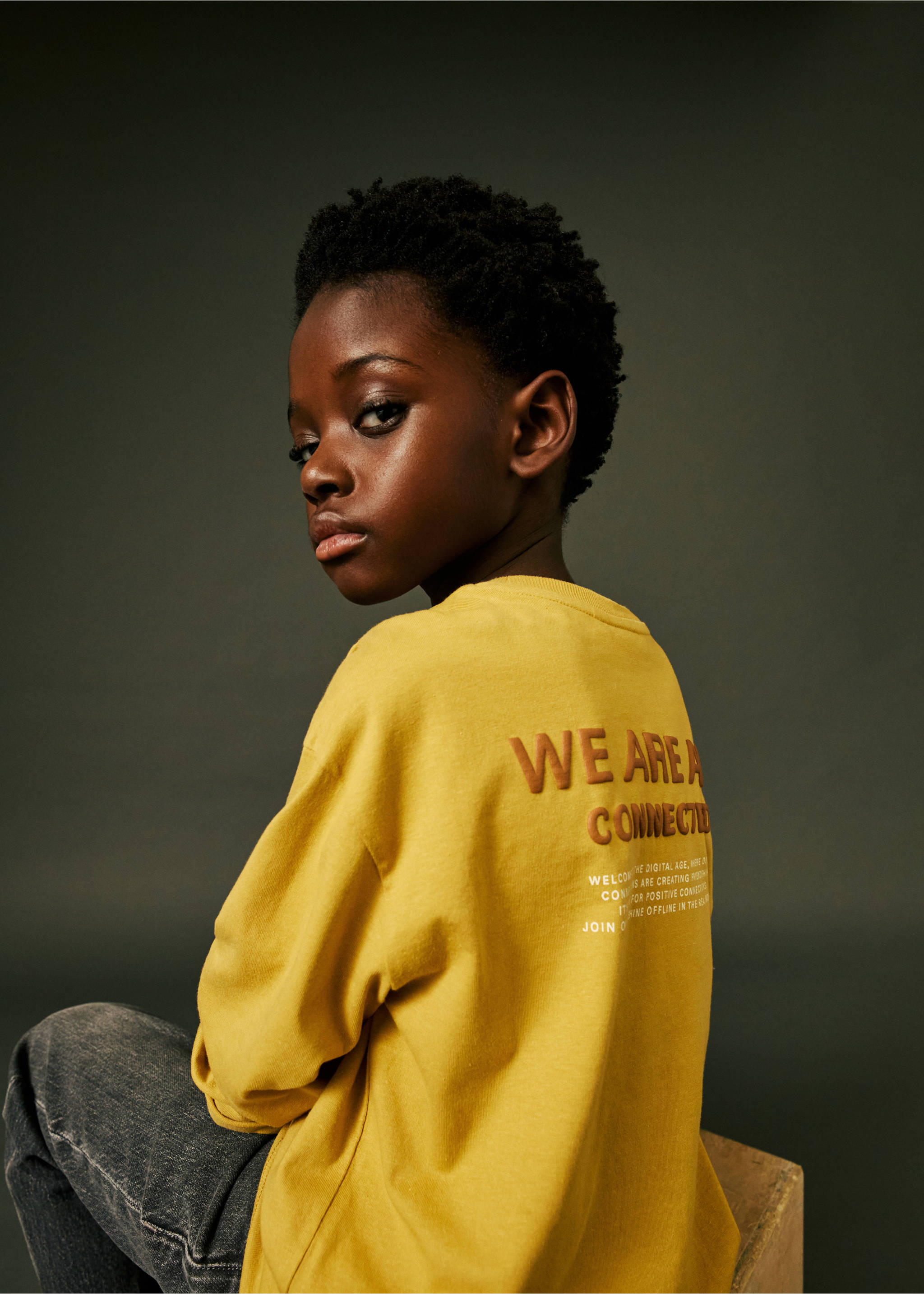 Long-sleeved t-shirt with embossed print - Details of the article 5, Ochre. Ref: 77006728-00.