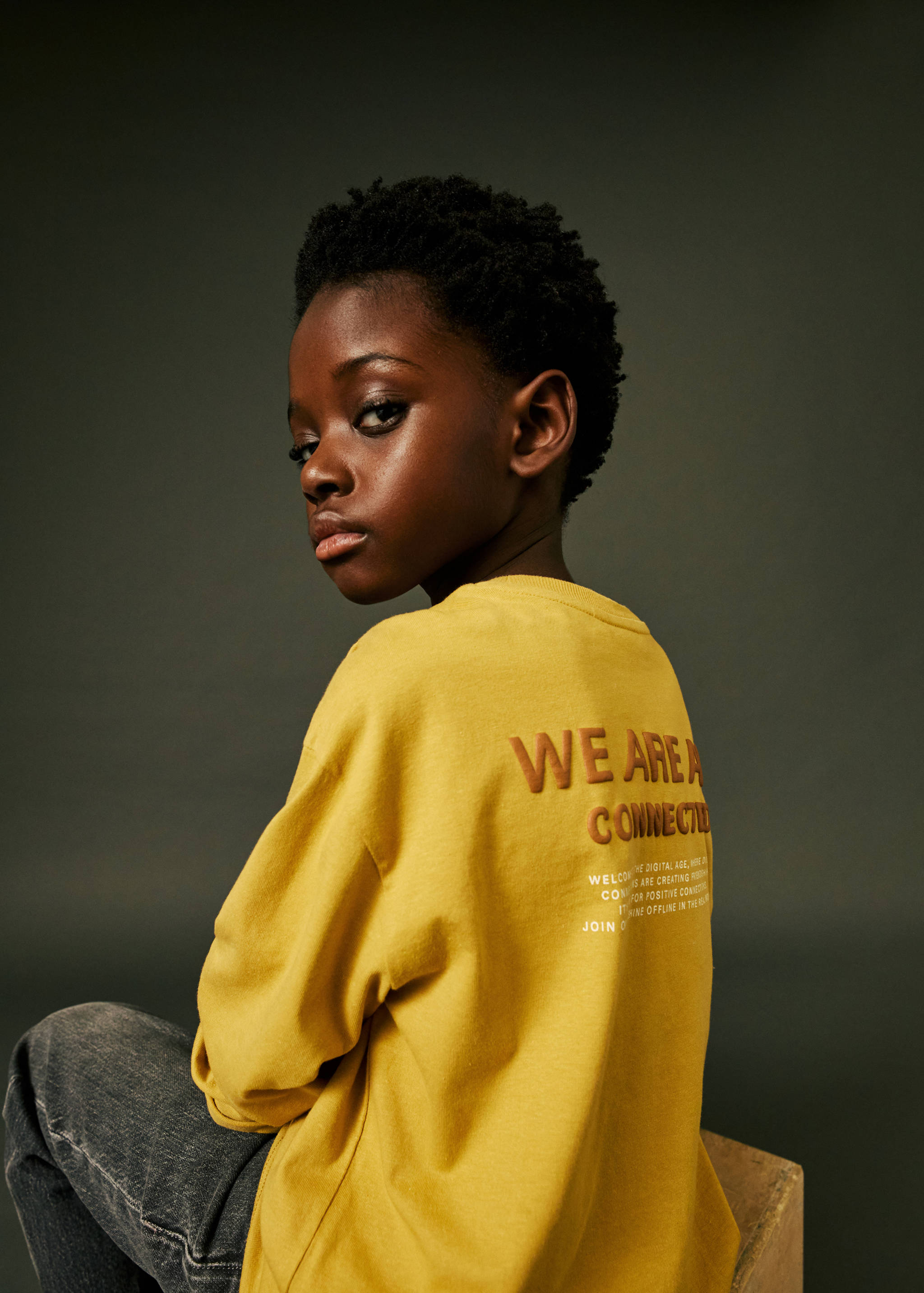 Long-sleeved t-shirt with embossed print - Details of the article 5