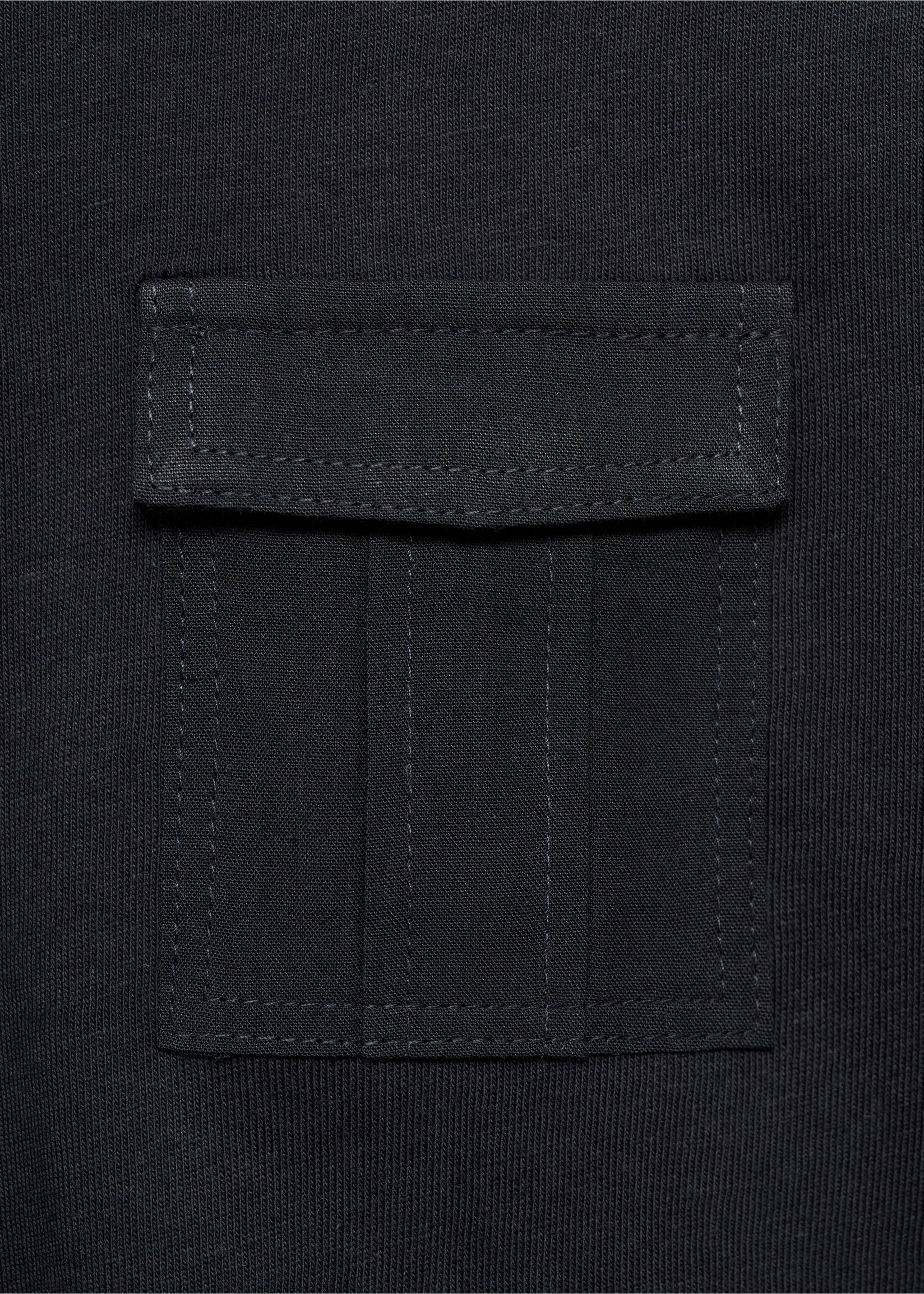 T-shirt manches longues poches - Détail de l'article 8, Noir. Ref: 77006734-00.