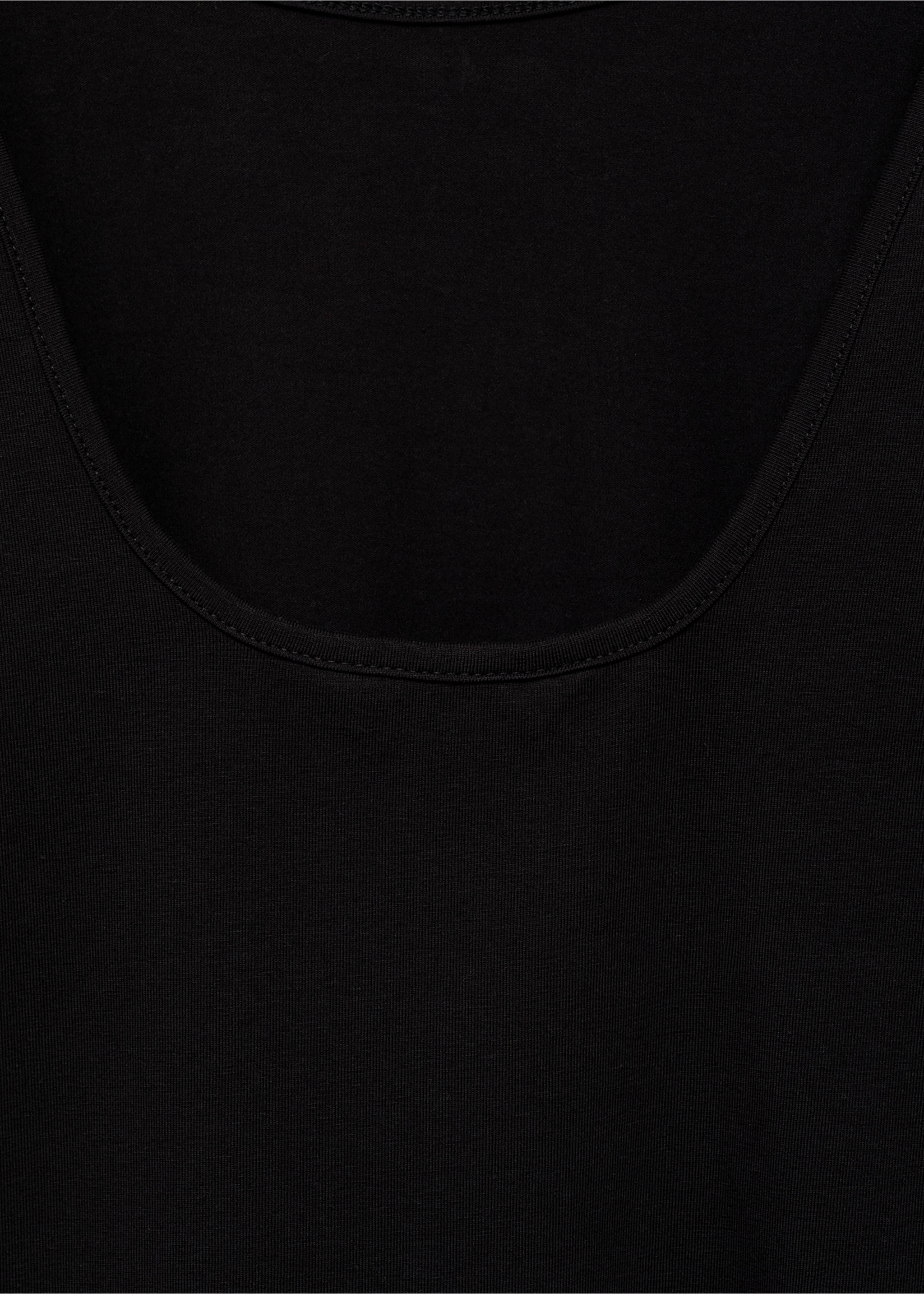 Long sleeved t-shirt back open - Details of the article 8, Black. Ref: 77006750-00.