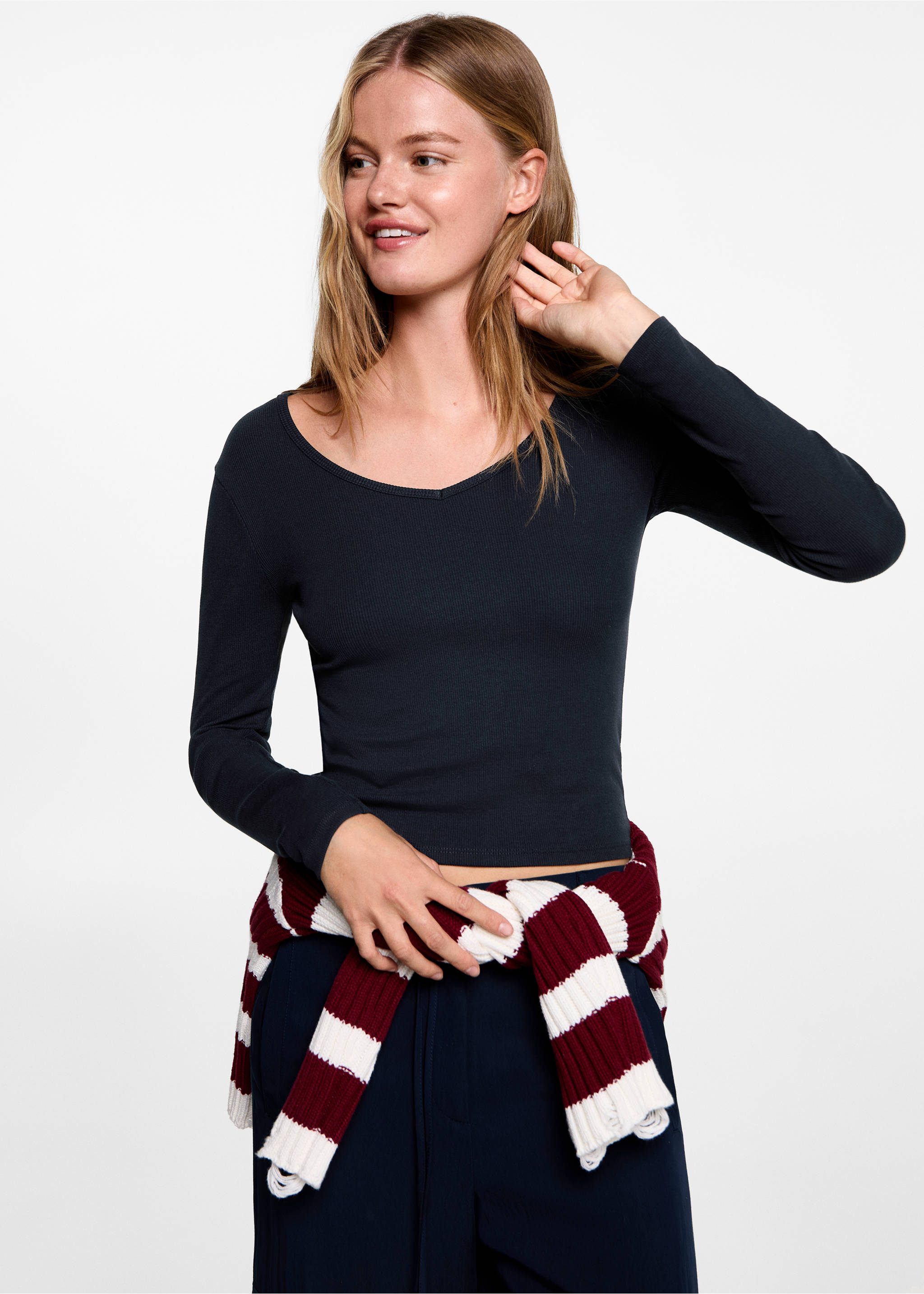 T-shirt manches longues col V - Plan moyen, Bleu marine foncé. Ref: 77006751-00.