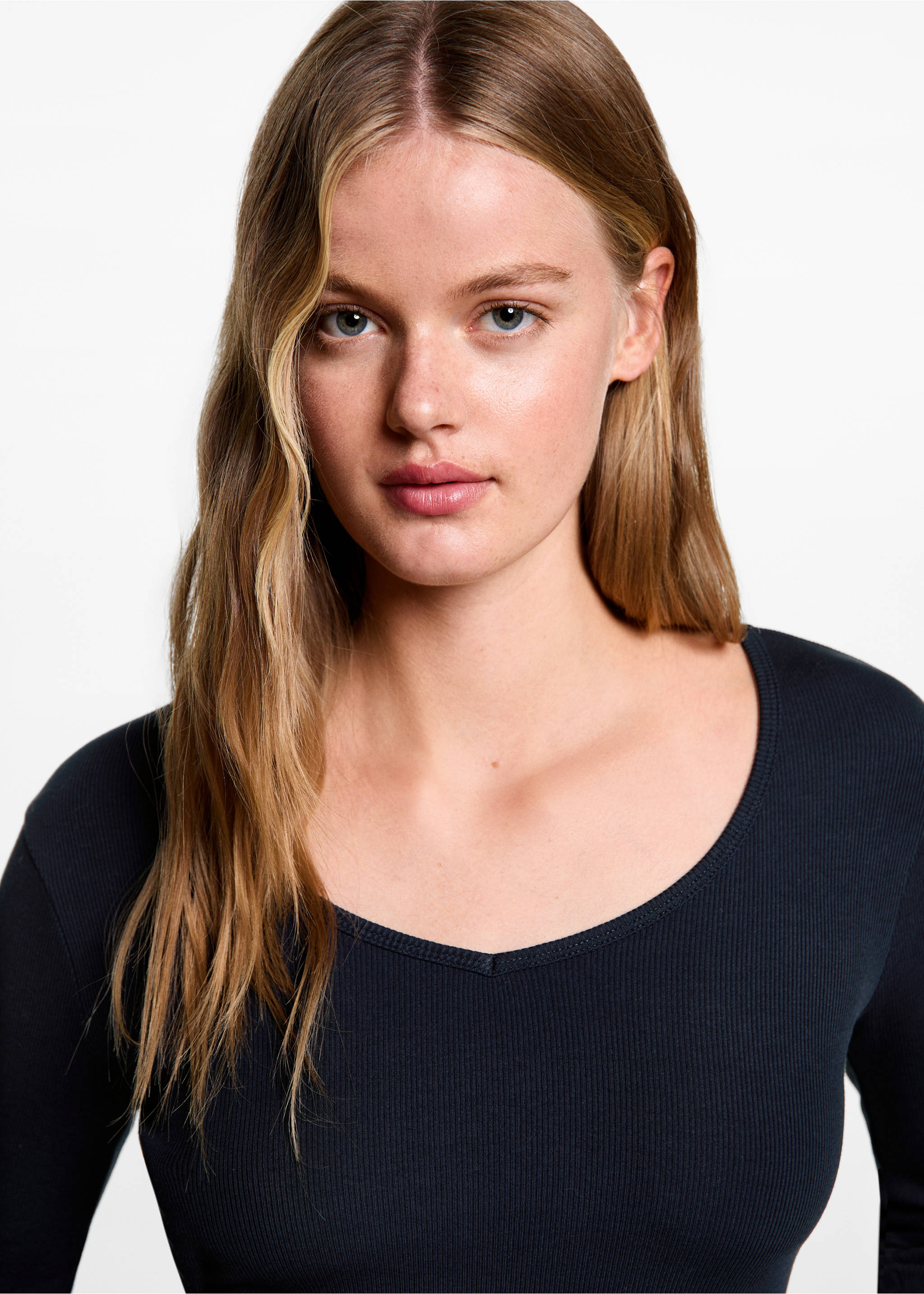 T-shirt manches longues col V - Détail de l'article 1, Bleu marine foncé. Ref: 77006751-00.