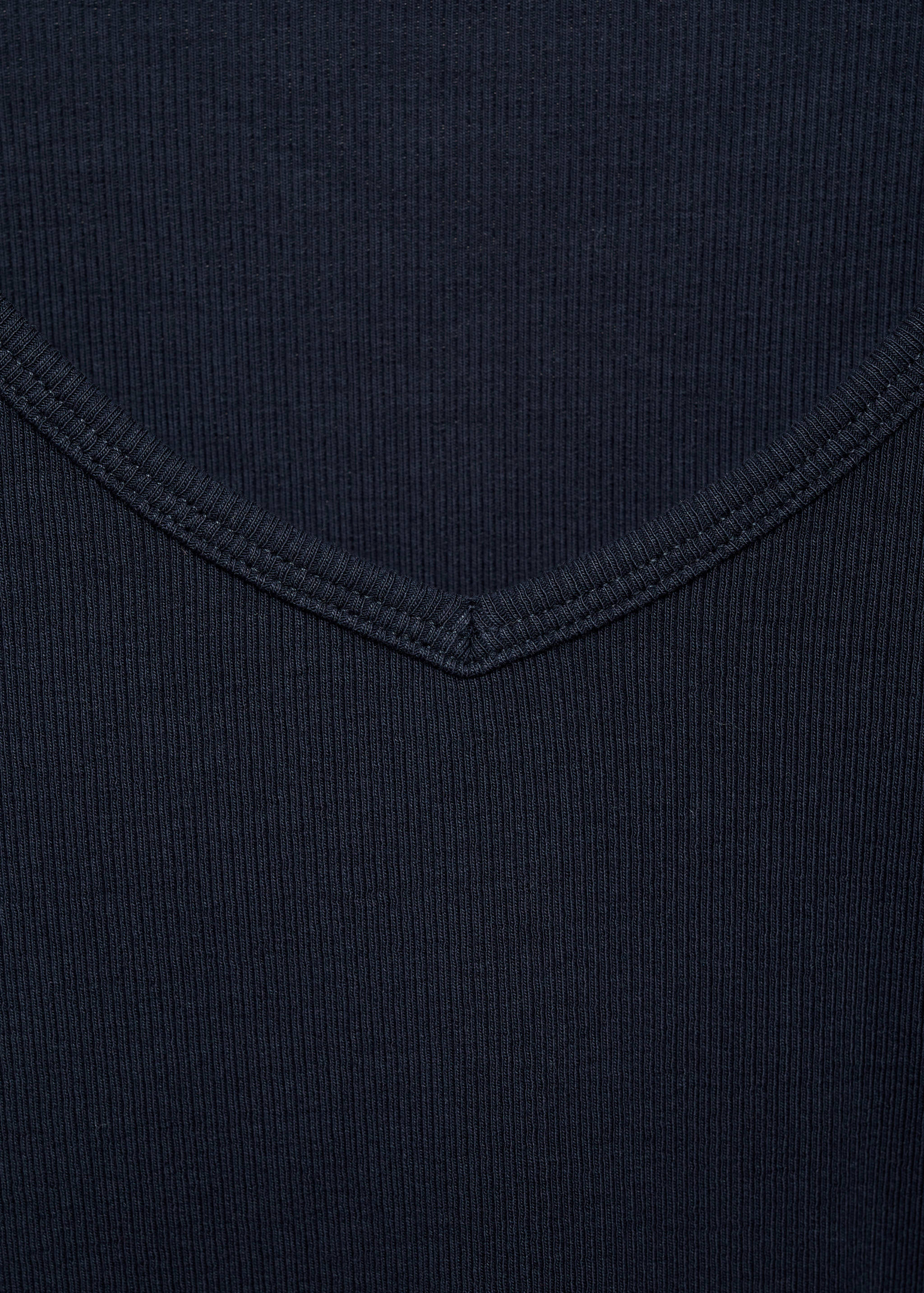 T-shirt manches longues col V - Détail de l'article 8