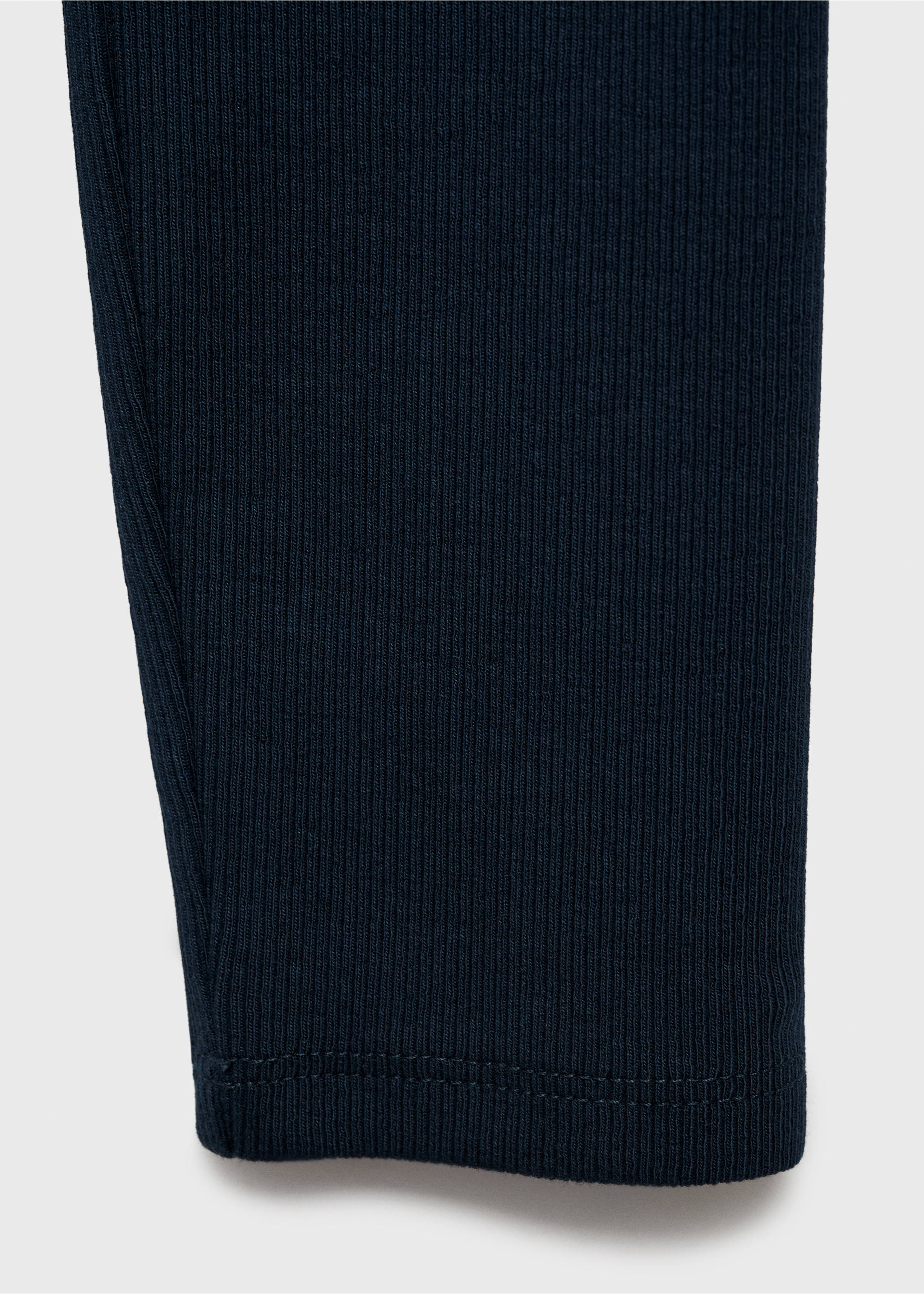 T-shirt manches longues col V - Détail de l'article 0, Bleu marine foncé. Ref: 77006751-00.