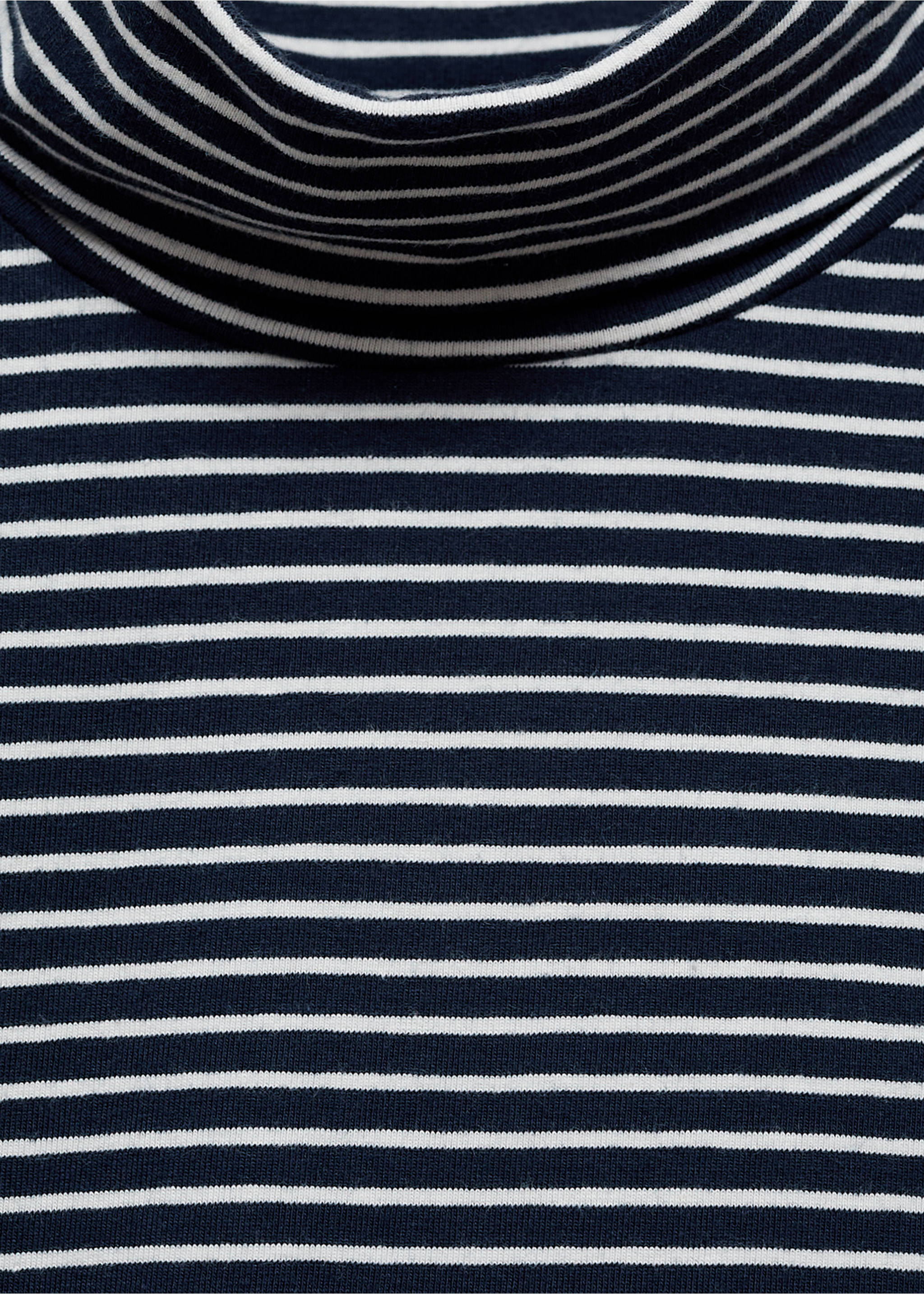 Camiseta cuello alto aberturas - Detalle del artículo 8, Azul marino oscuro. Ref: 77006755-00.