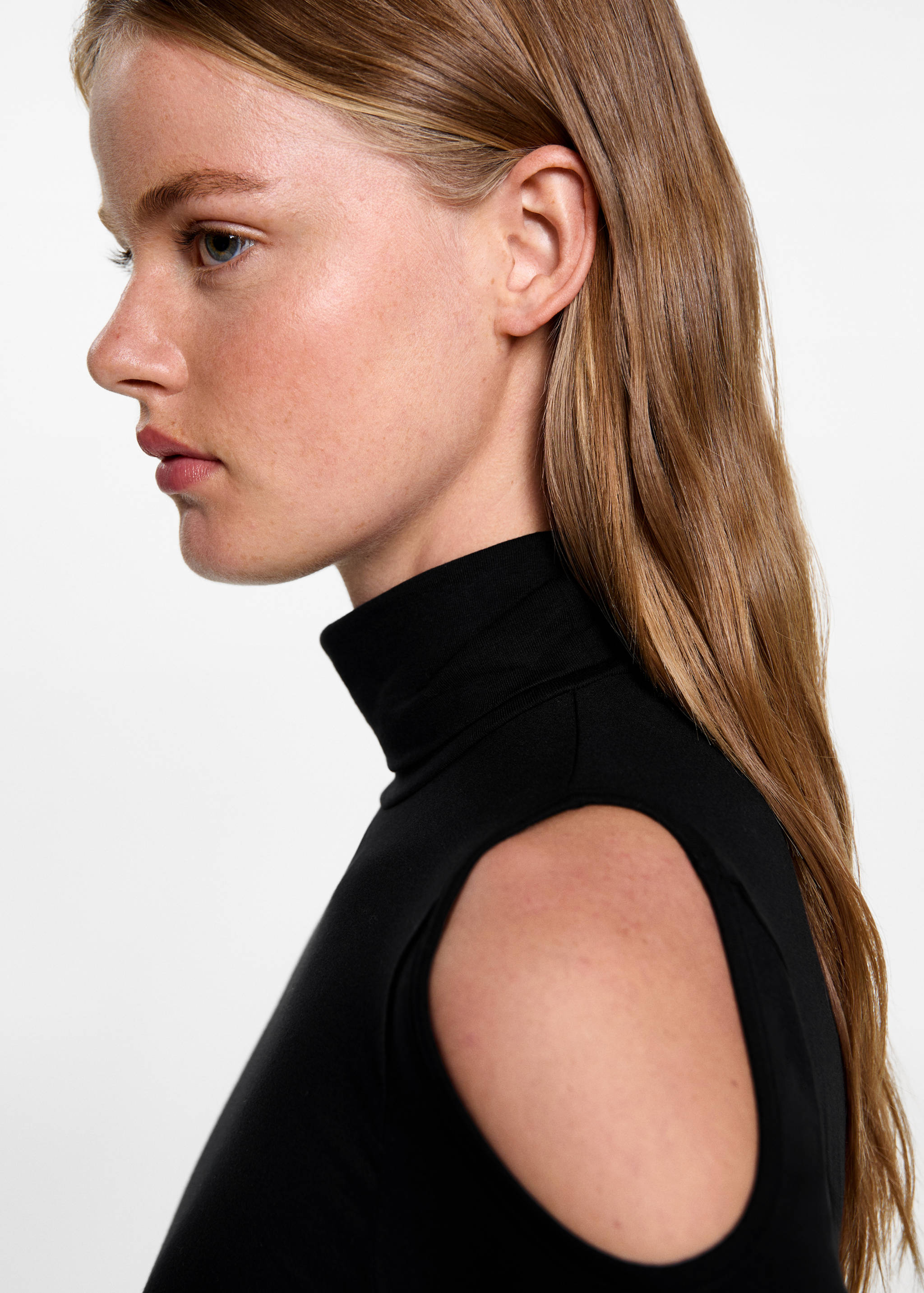 Koszulka z golfem i wyciętymi ramionami - Szczegóły artykułu 1