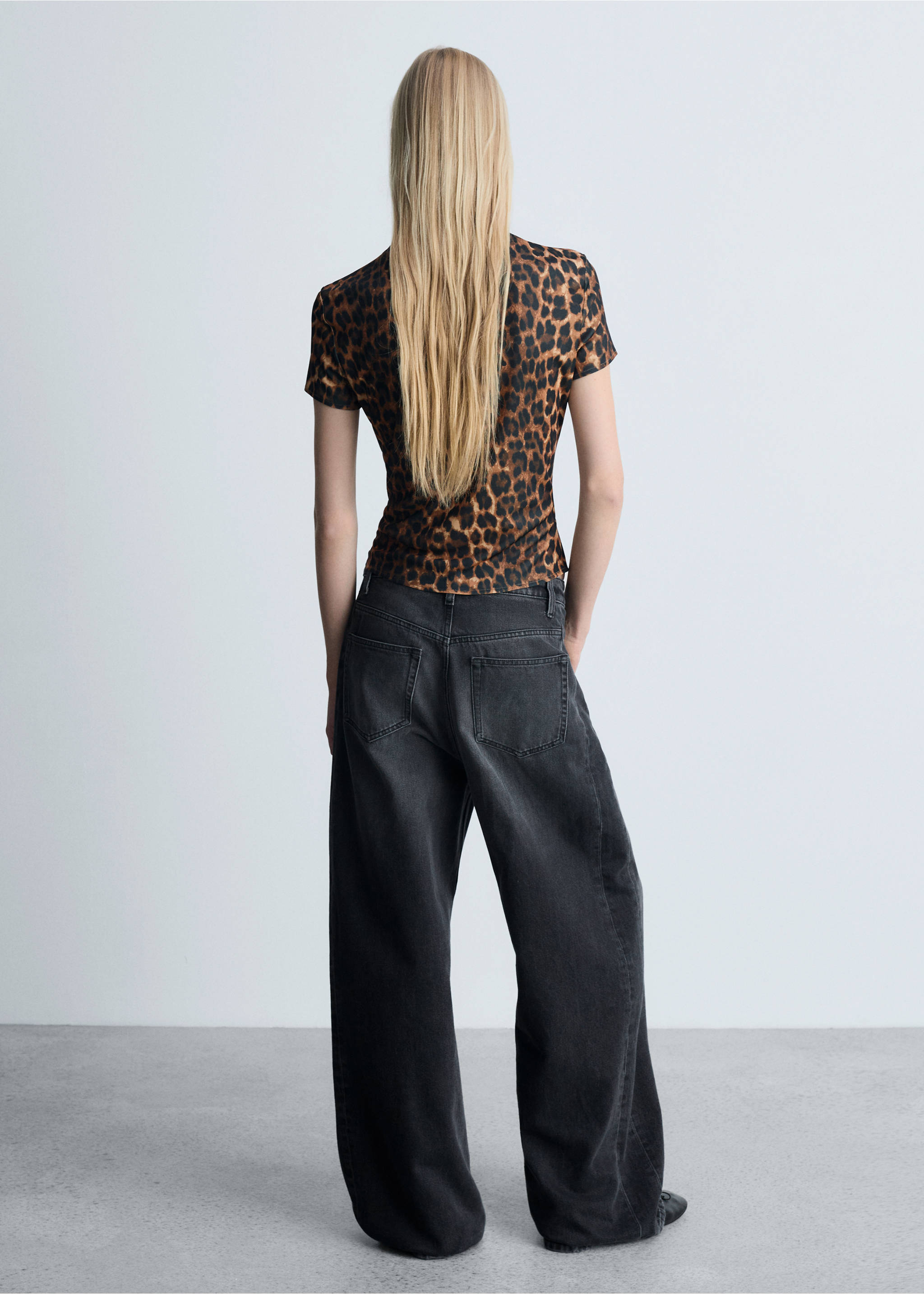 Leopard-print t-shirt with ruffled detail - Reverse of the article, Brown. Ref: 77006759-00.