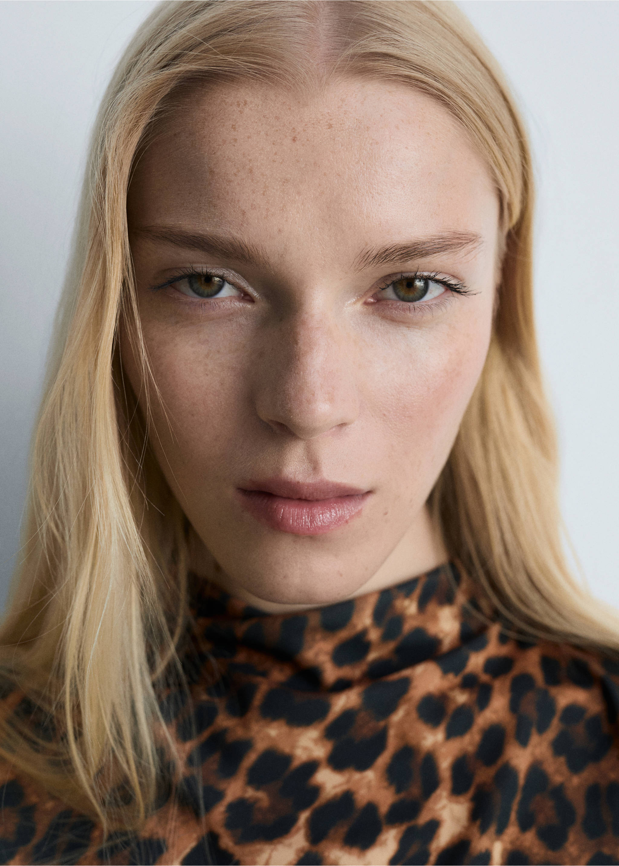 Leopard-print t-shirt with ruffled detail - Details of the article 1, Brown. Ref: 77006759-00.