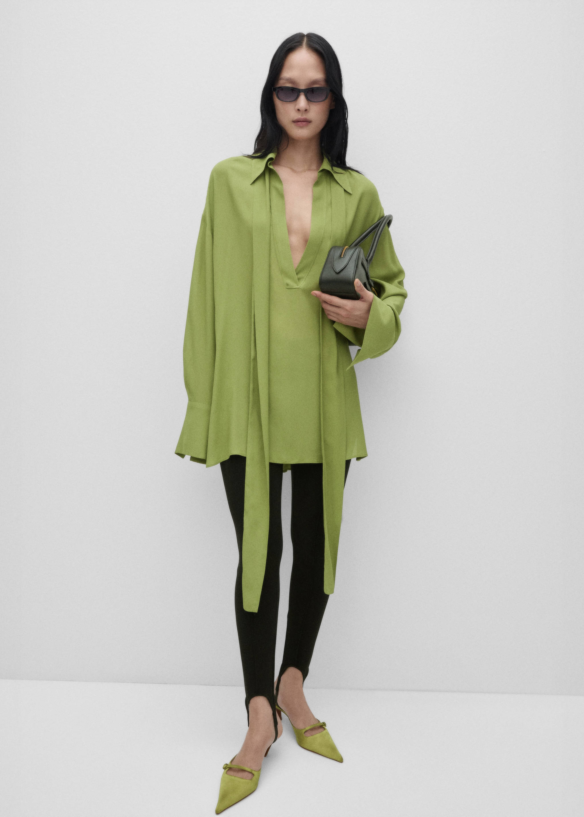 Chiffon blouse with tie - General plane