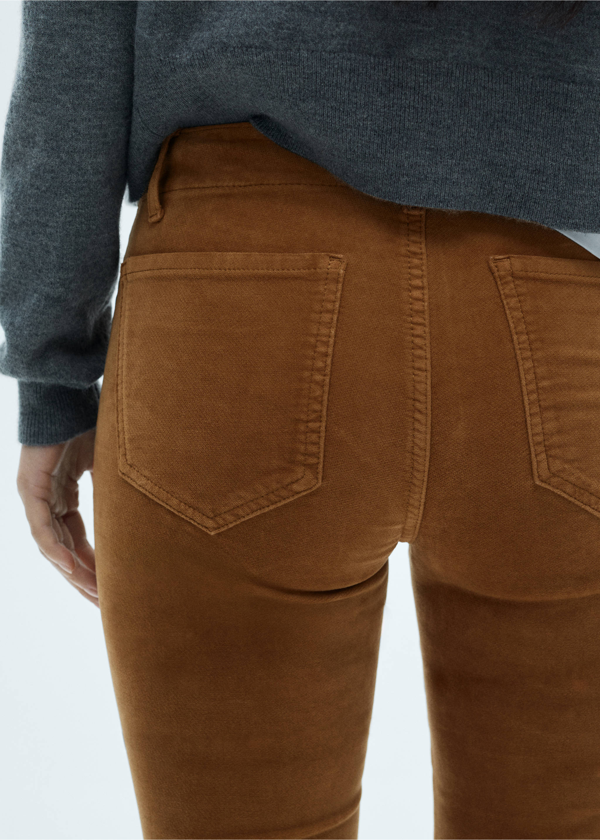 Flared corduroy jeans with pockets - Details of the article 6, Medium Brown. Ref: 77007125-00.