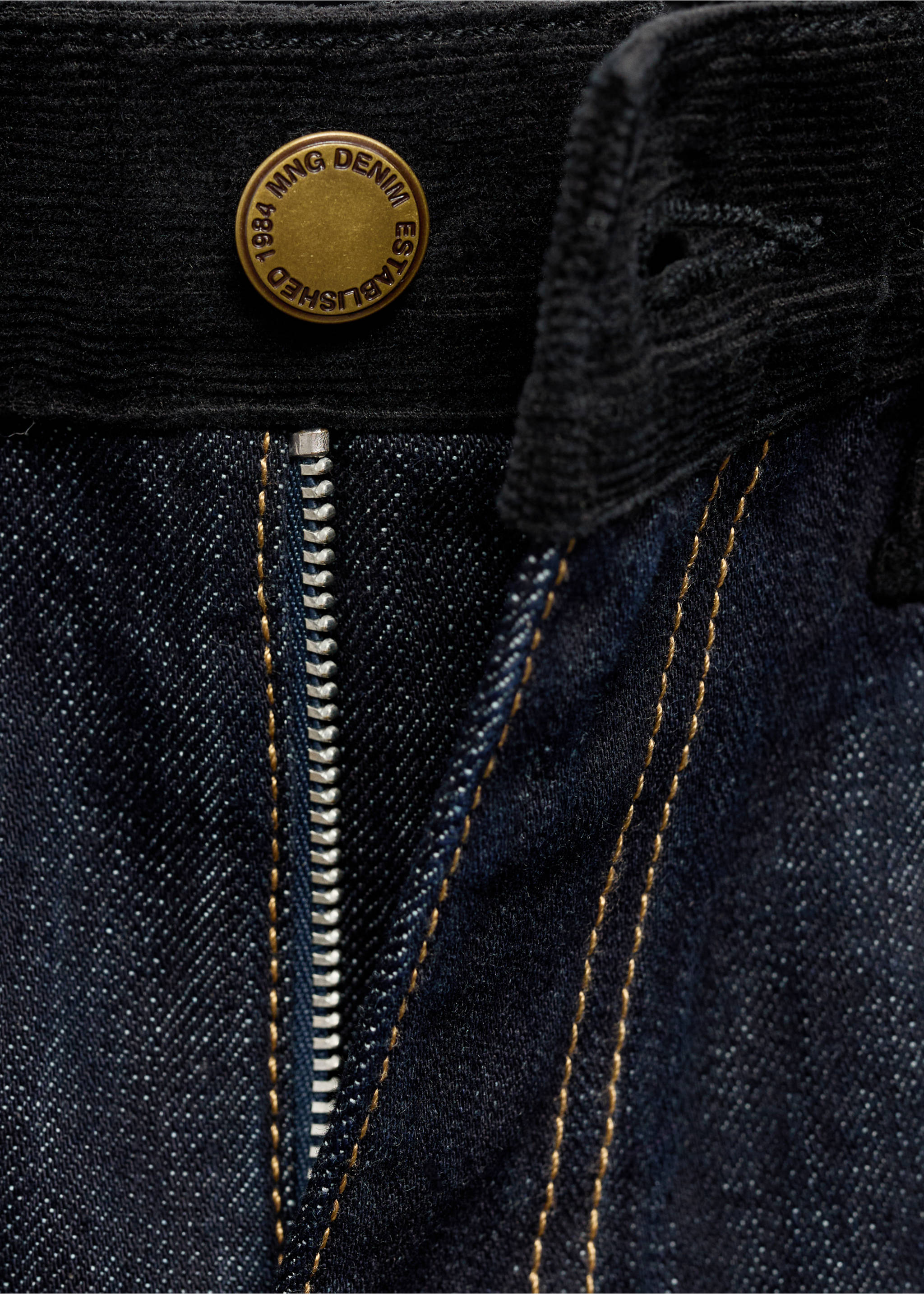 High waist straight jeans - Details of the article 8, Dark Blue. Ref: 77007128-00.