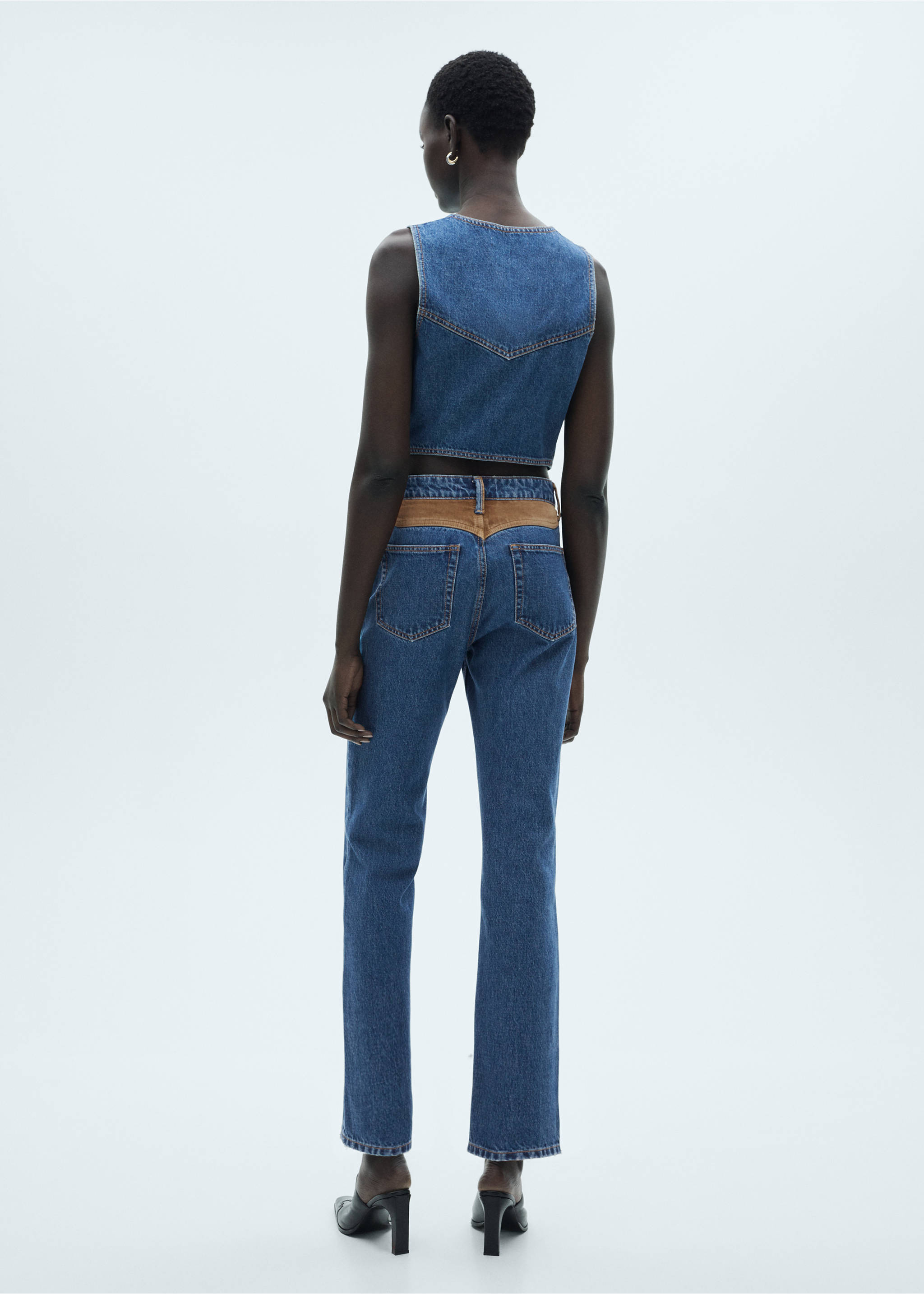 Straight-fit jeans with contrasting details - Reverse of the article, Dark Blue. Ref: 77007130-00.