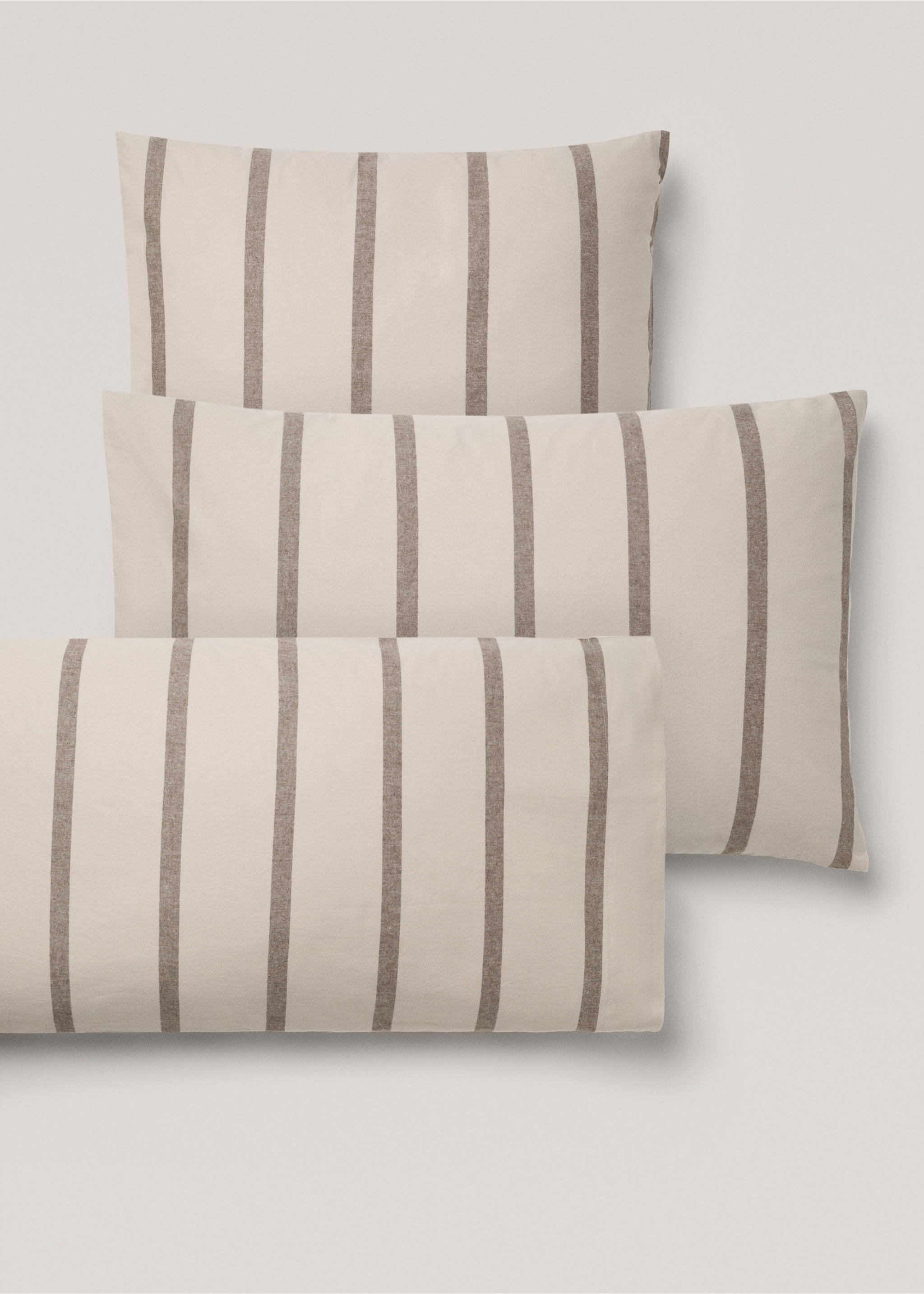 Stripete putetrekk i 100% bomullsflanell, 60x60 cm - Artikkeldetalj 4, Beige. Ref: 77007667-00.