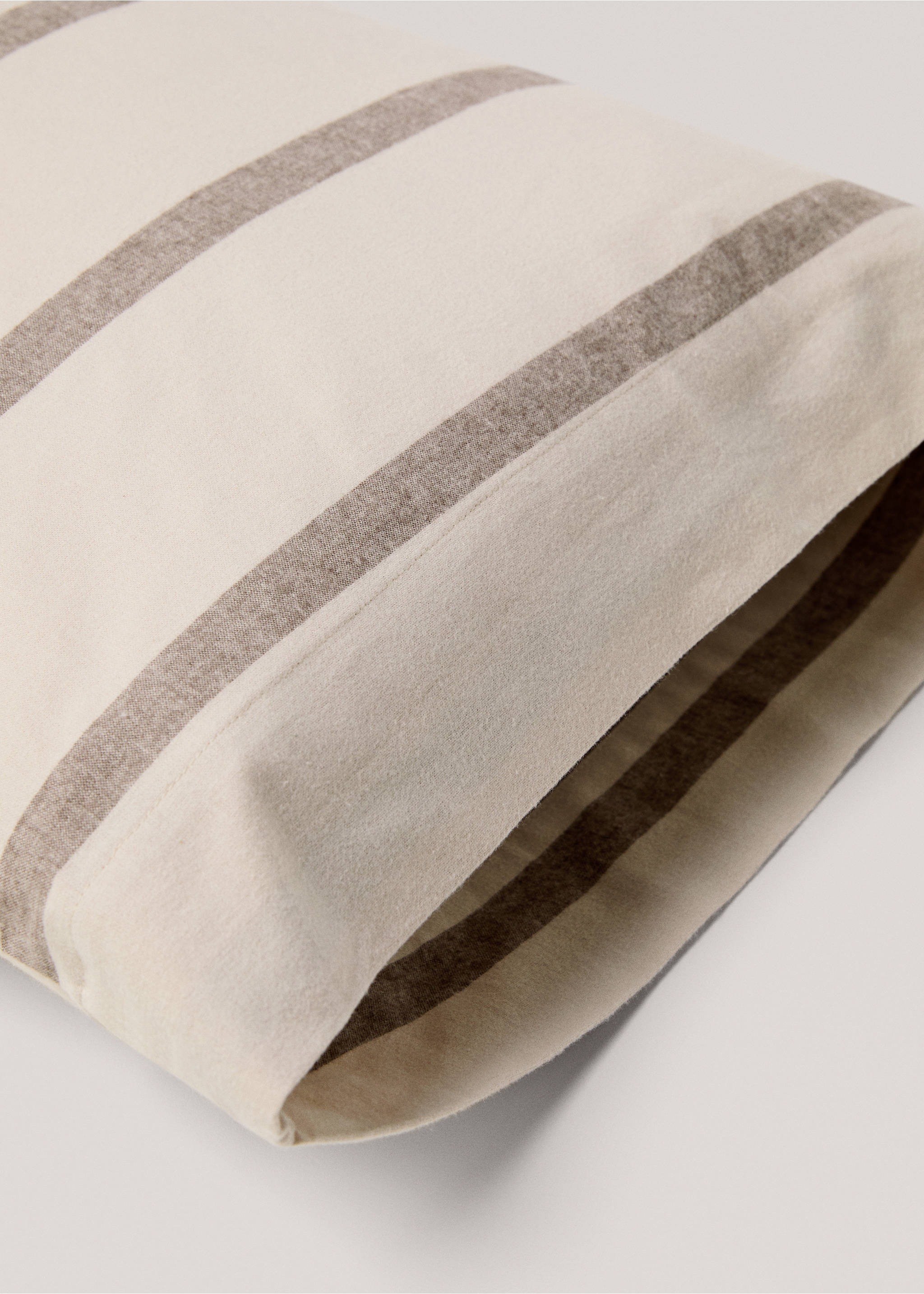 100% cotton flannel striped pillowcase 45x110cm - Details of the article 1, Beige. Ref: 77007668-00.