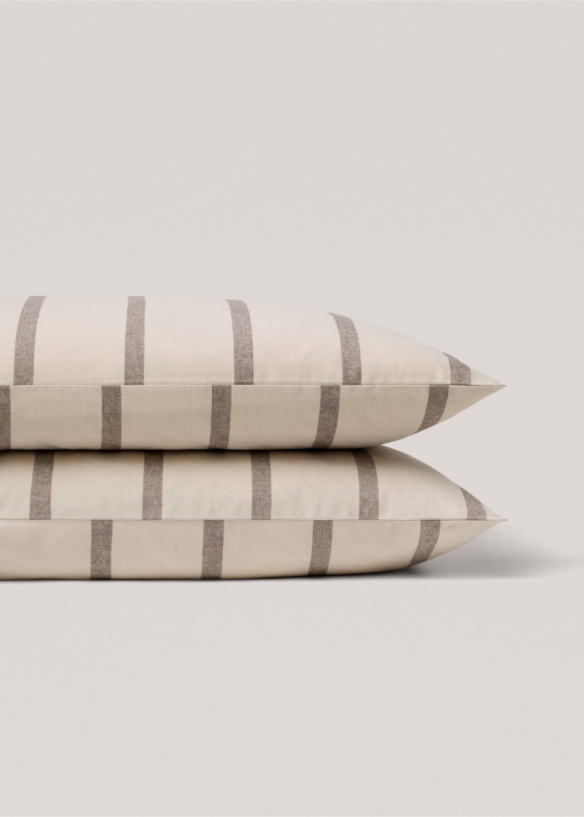 Gestreifter Kopfkissenbezug aus 100 % Baumwoll-Flanell 50 x 75 cm - Detail des Artikels 1, Beige. Ref: 77007669-00.